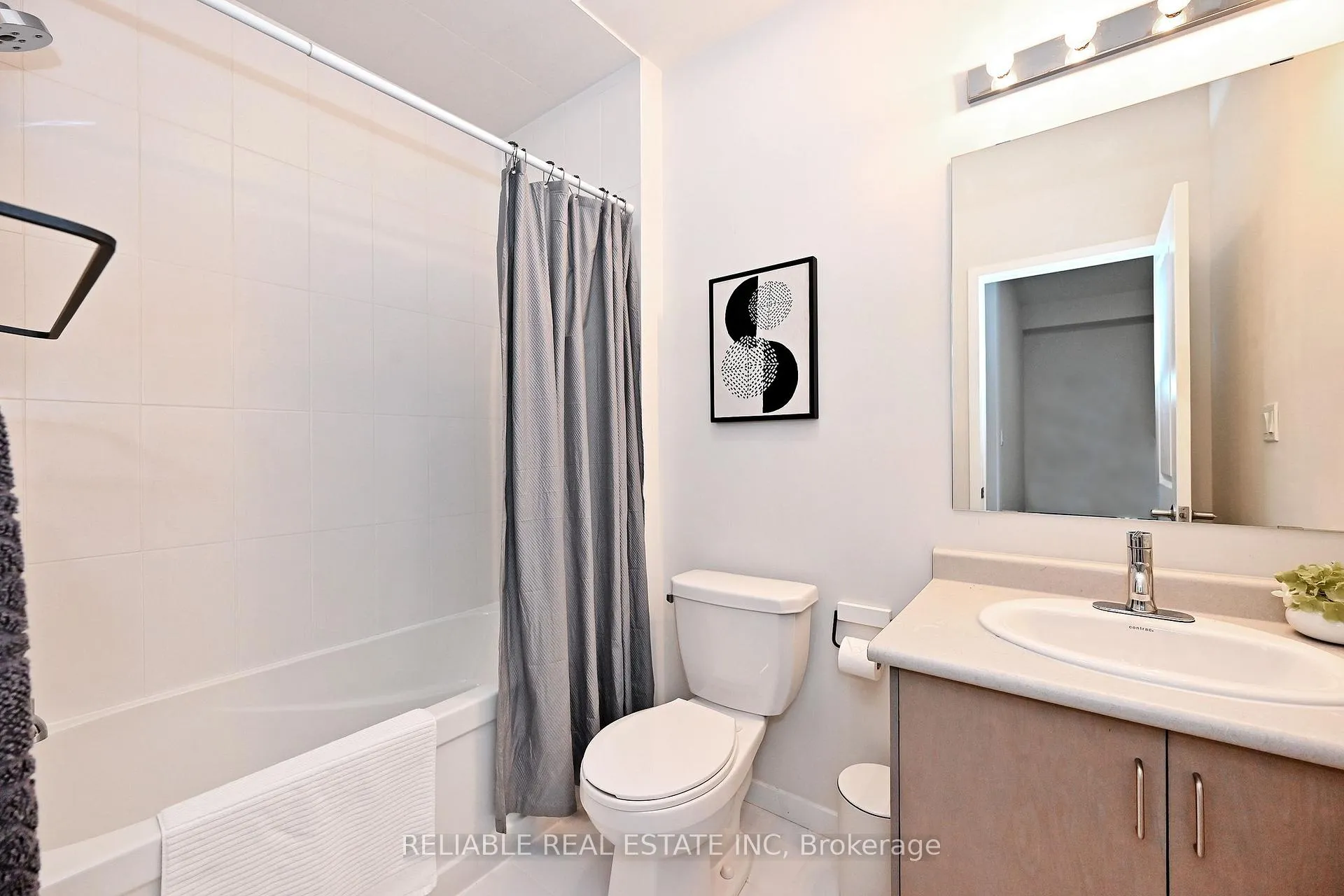 Photo 20 of 98 Elyse Court, Aurora, Bayview Northeast — HOMEH