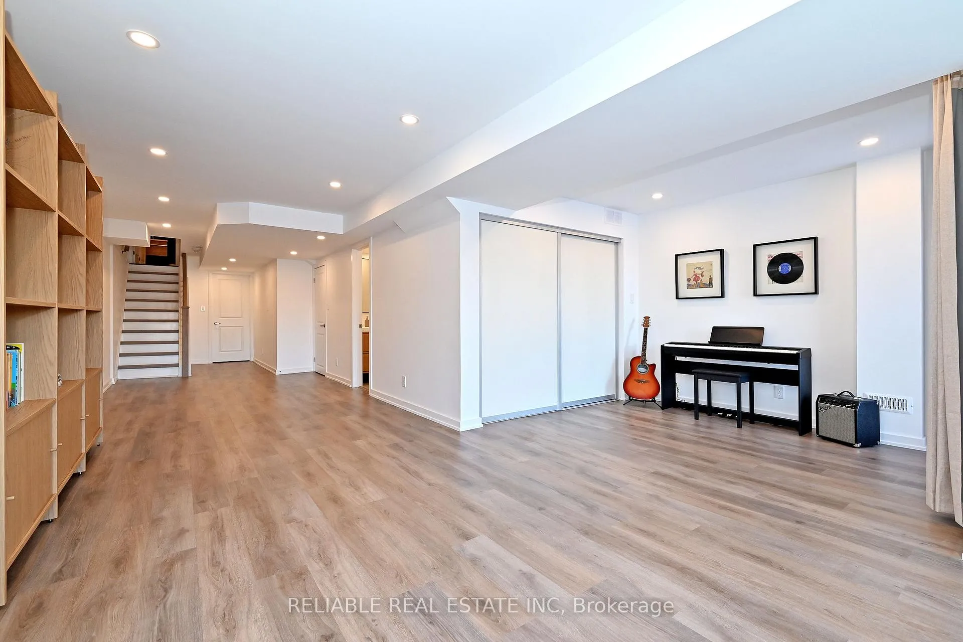 Photo 24 of 98 Elyse Court, Aurora, Bayview Northeast — HOMEH