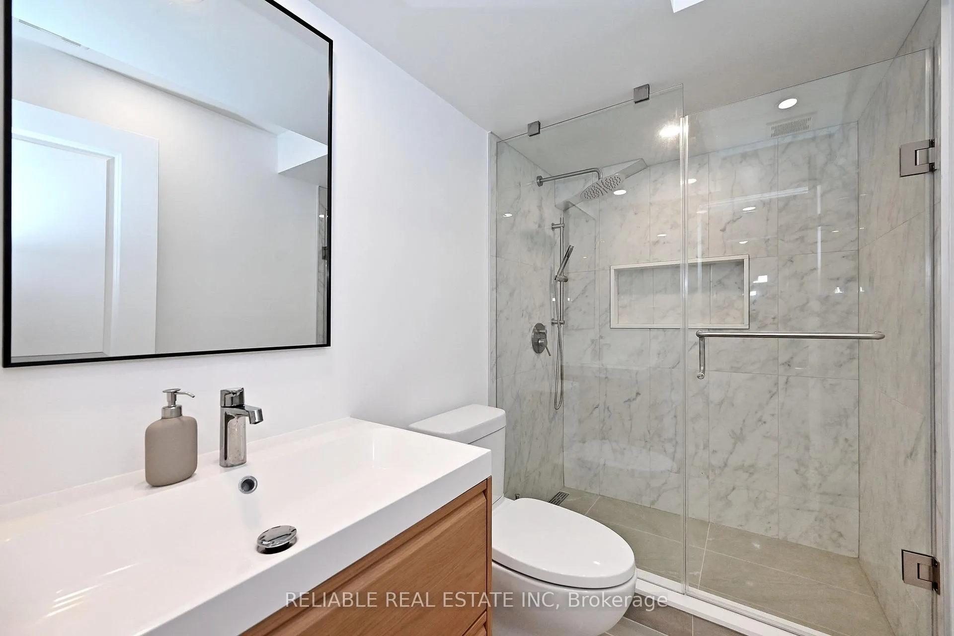 Photo 25 of 98 Elyse Court, Aurora, Bayview Northeast — HOMEH