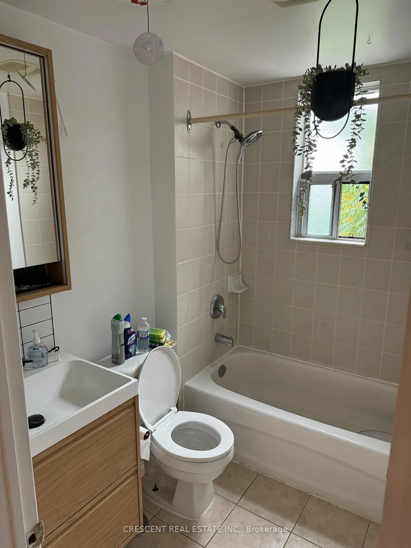 Photo 5 of Unit Upper, 1057 Davenport Road, Toronto, Wychwood — HOMEH