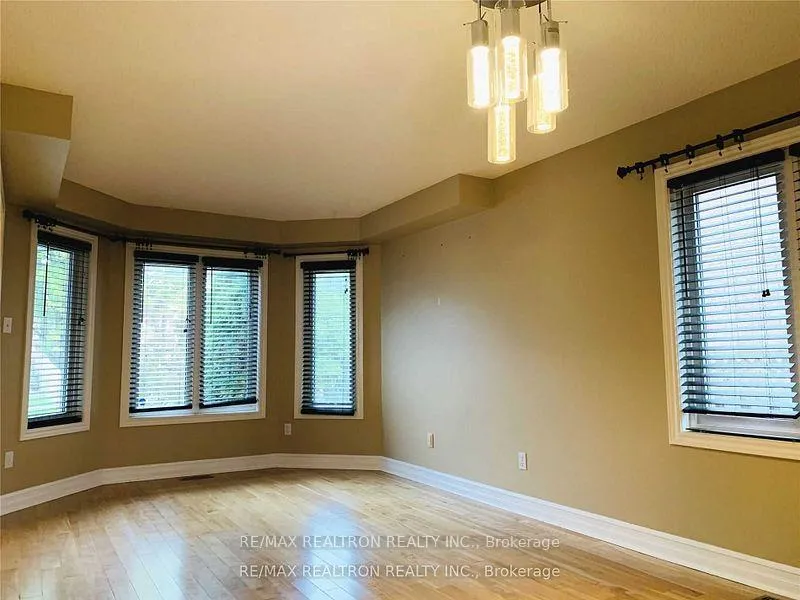 Photo 2 of 80 Cresswell Avenue, Vaughan, Maple — HOMEH