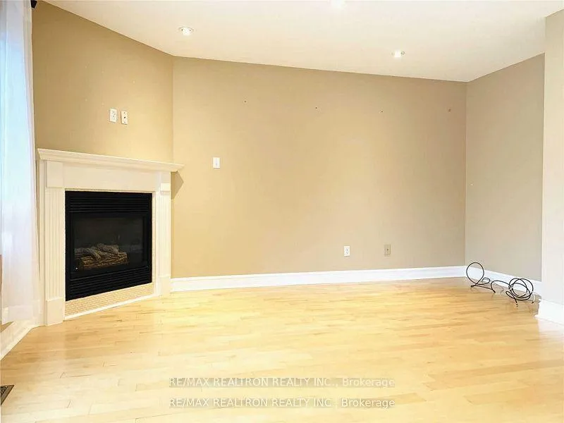 Photo 5 of 80 Cresswell Avenue, Vaughan, Maple — HOMEH