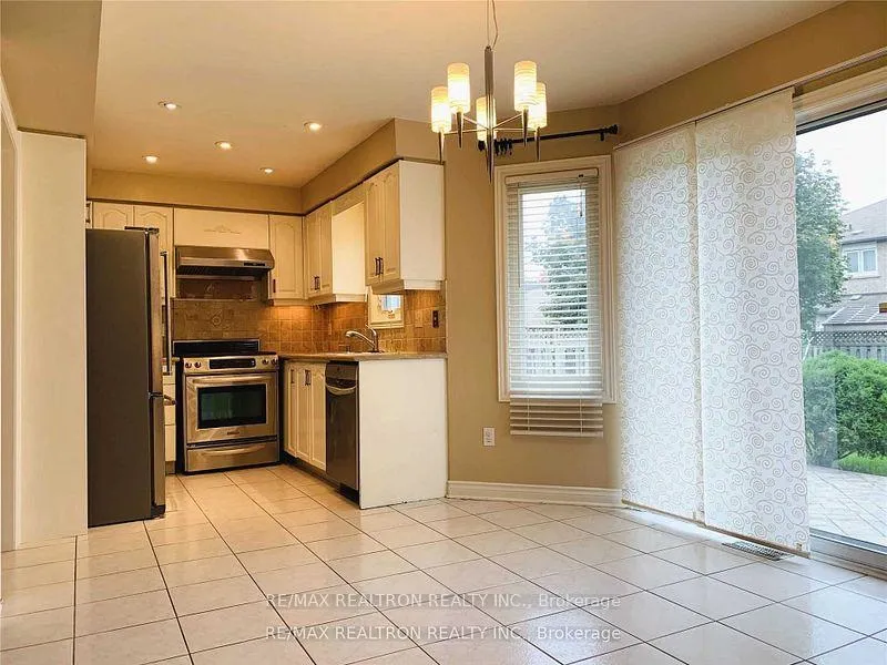 Photo 7 of 80 Cresswell Avenue, Vaughan, Maple — HOMEH
