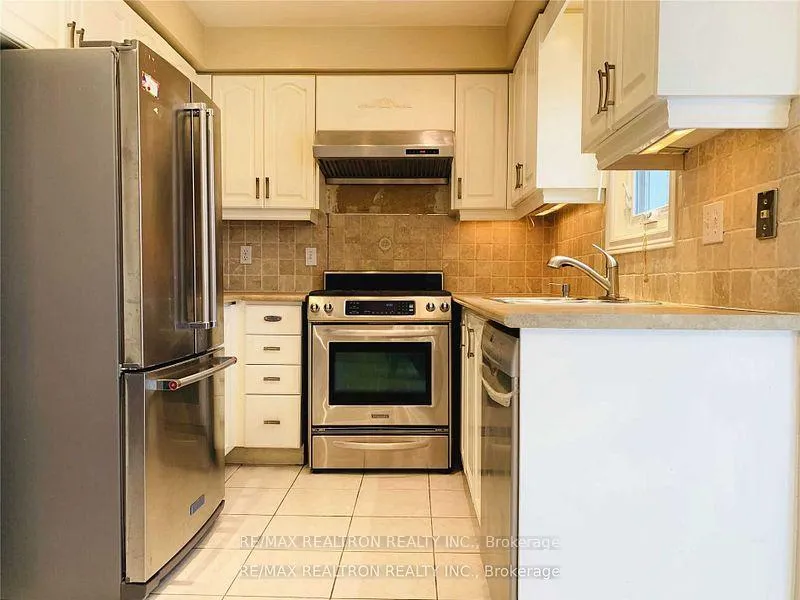 Photo 8 of 80 Cresswell Avenue, Vaughan, Maple — HOMEH