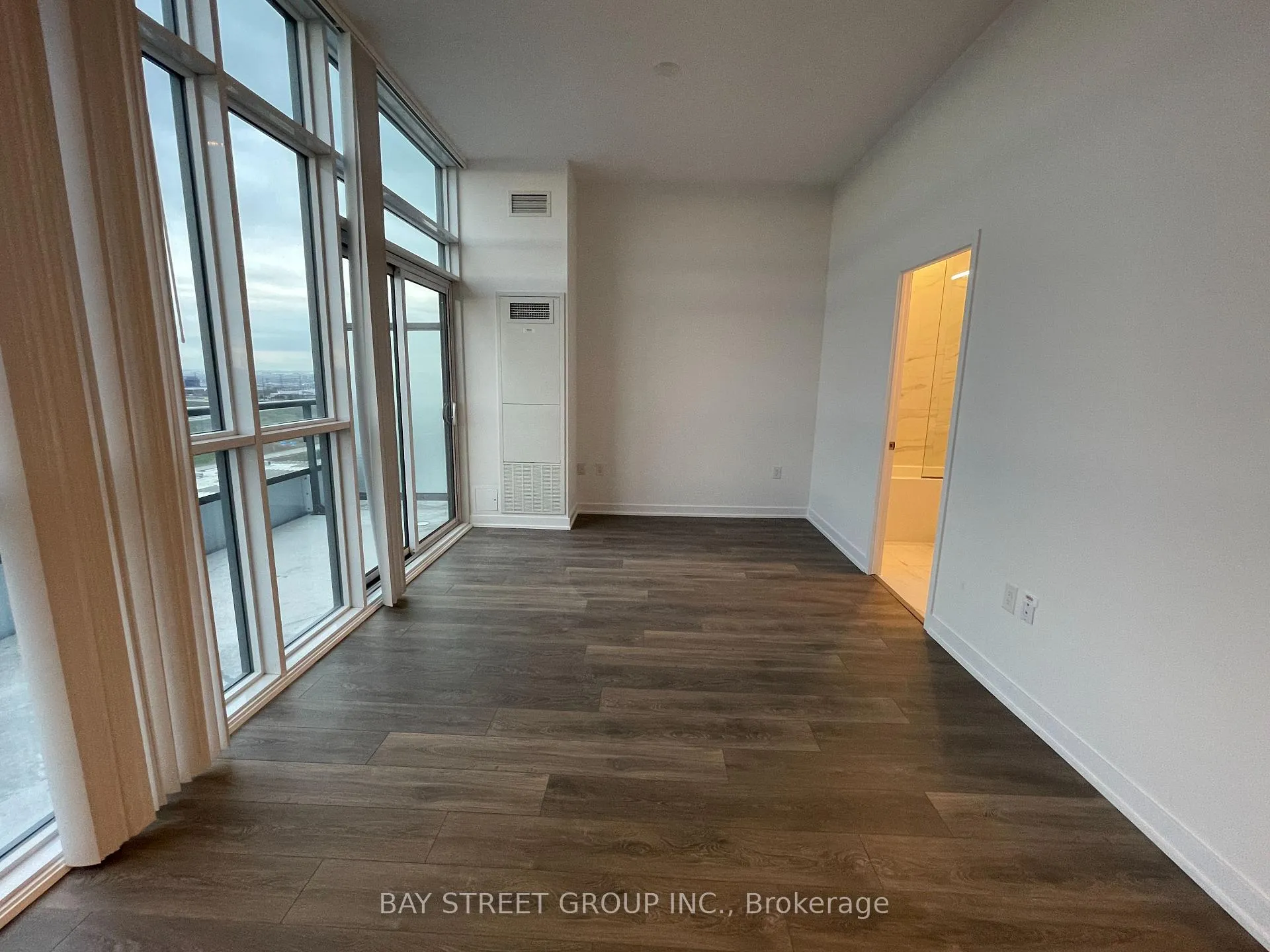 Photo 11 of Unit 2108, 38 Honeycrisp Crescent, Vaughan, Vaughan Corporate Centre — HOMEH