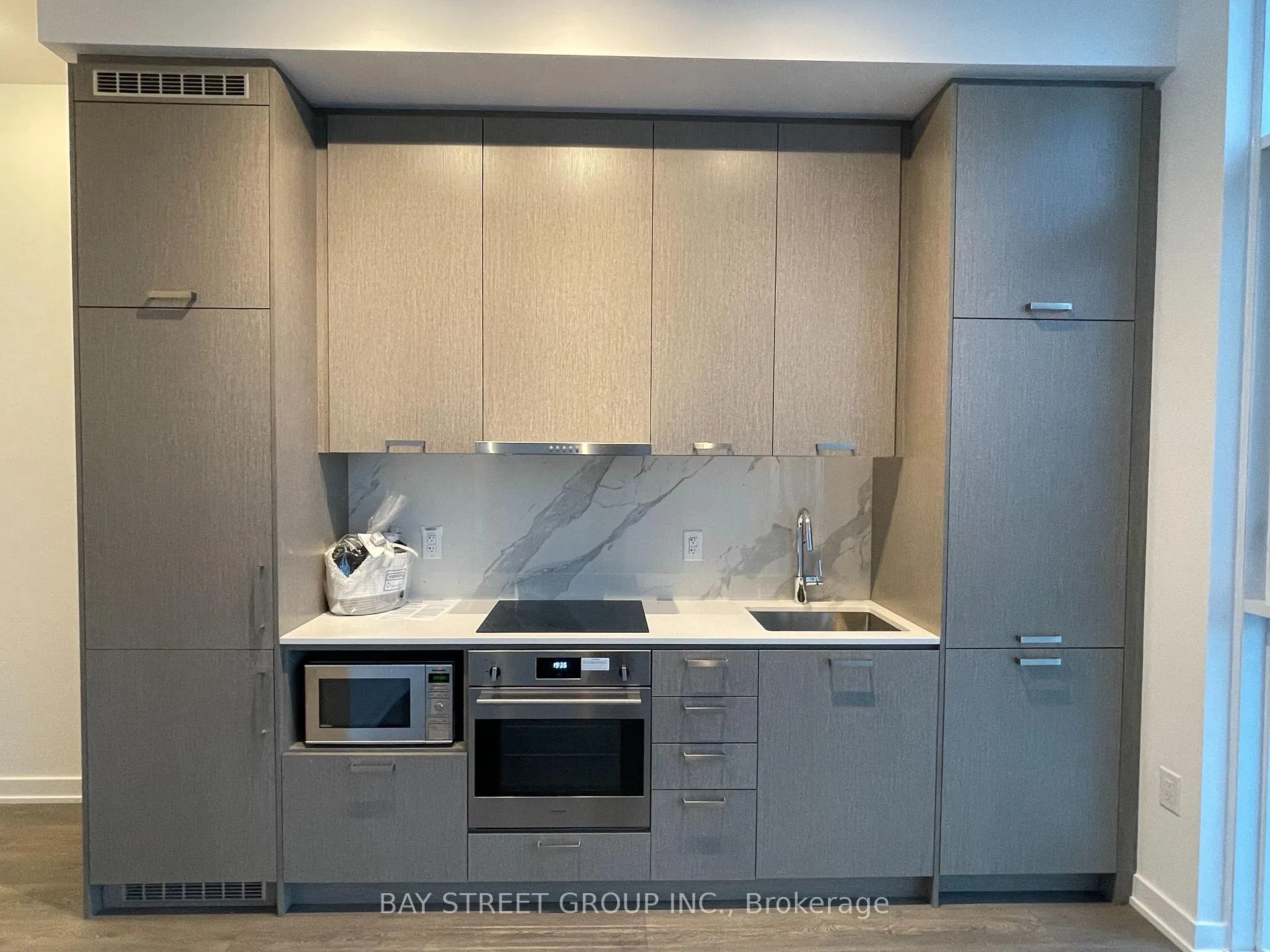 Photo 13 of Unit 2108, 38 Honeycrisp Crescent, Vaughan, Vaughan Corporate Centre — HOMEH