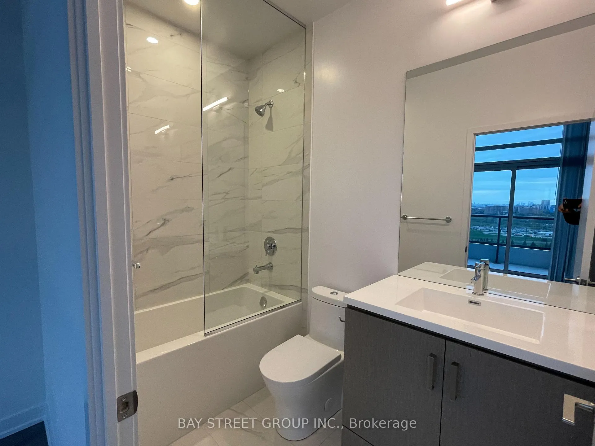 Photo 15 of Unit 2108, 38 Honeycrisp Crescent, Vaughan, Vaughan Corporate Centre — HOMEH