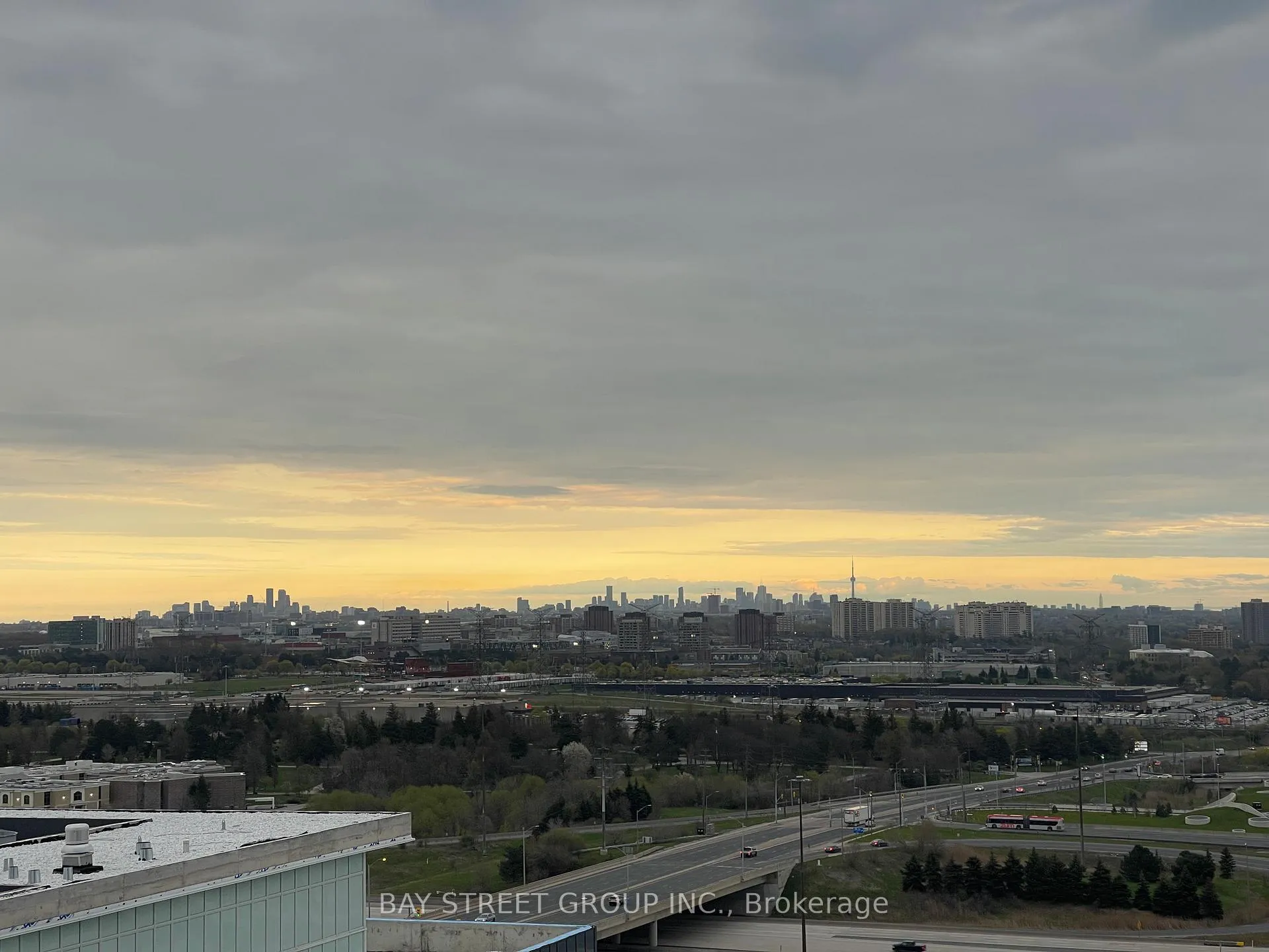 Photo 18 of Unit 2108, 38 Honeycrisp Crescent, Vaughan, Vaughan Corporate Centre — HOMEH