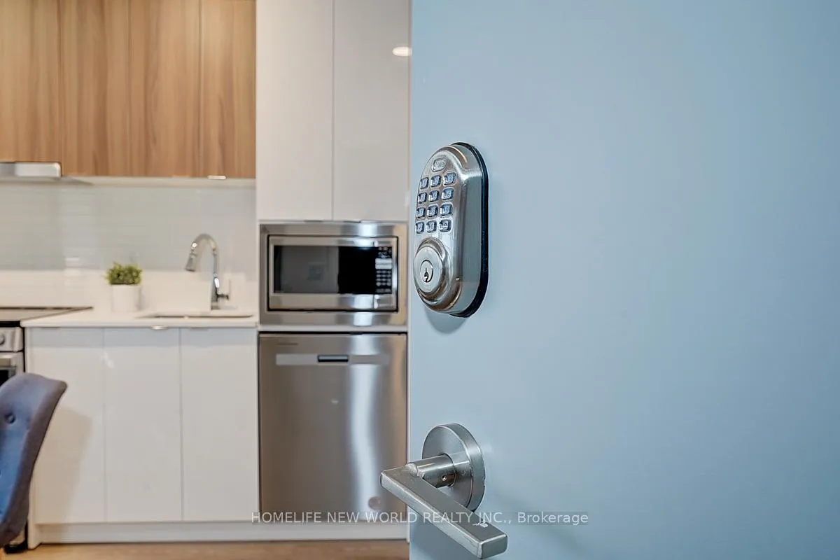Photo 13 of Unit B1506, 50 Upper Mall Way, Vaughan, Brownridge — HOMEH