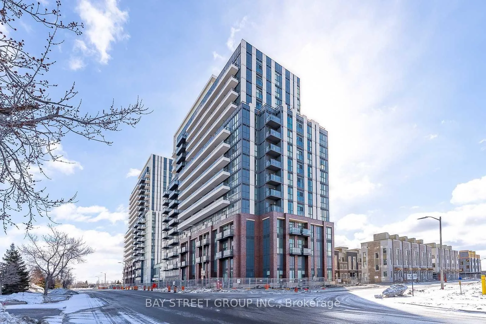 Photo 1 of Unit 2015, 38 Honeycrisp Crescent, Vaughan, Vaughan Corporate Centre — HOMEH