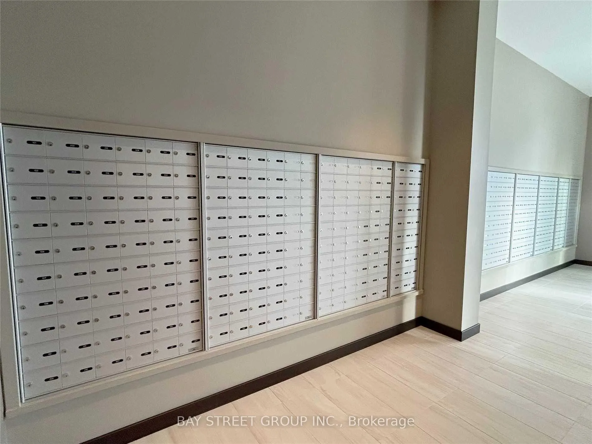 Photo 4 of Unit 2015, 38 Honeycrisp Crescent, Vaughan, Vaughan Corporate Centre — HOMEH