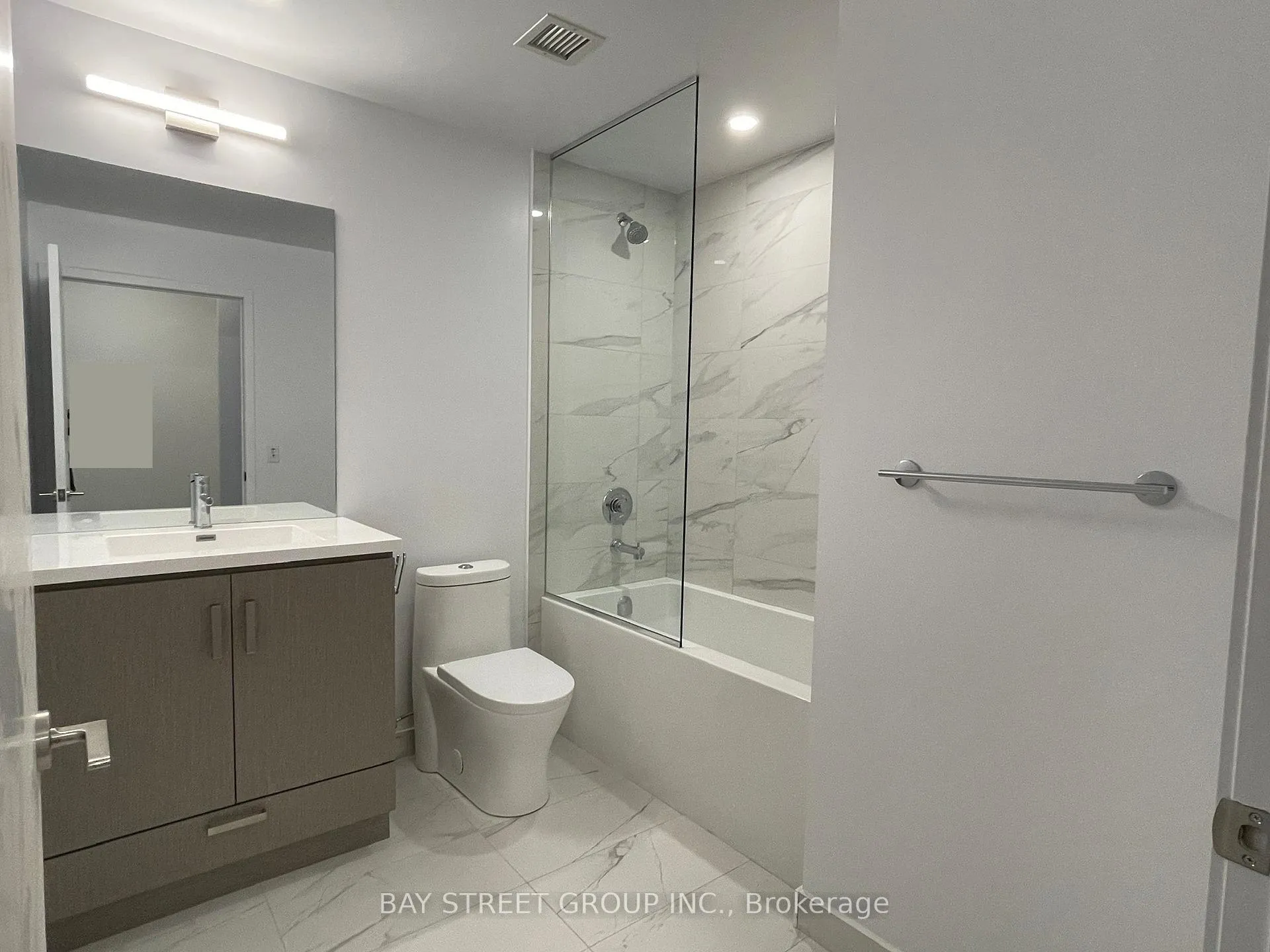 Photo 8 of Unit 2015, 38 Honeycrisp Crescent, Vaughan, Vaughan Corporate Centre — HOMEH