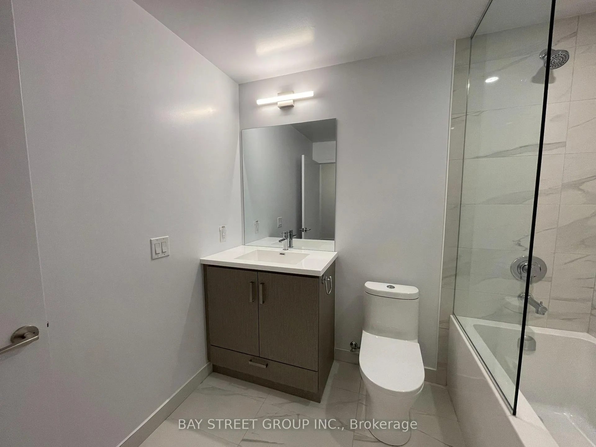 Photo 9 of Unit 2015, 38 Honeycrisp Crescent, Vaughan, Vaughan Corporate Centre — HOMEH