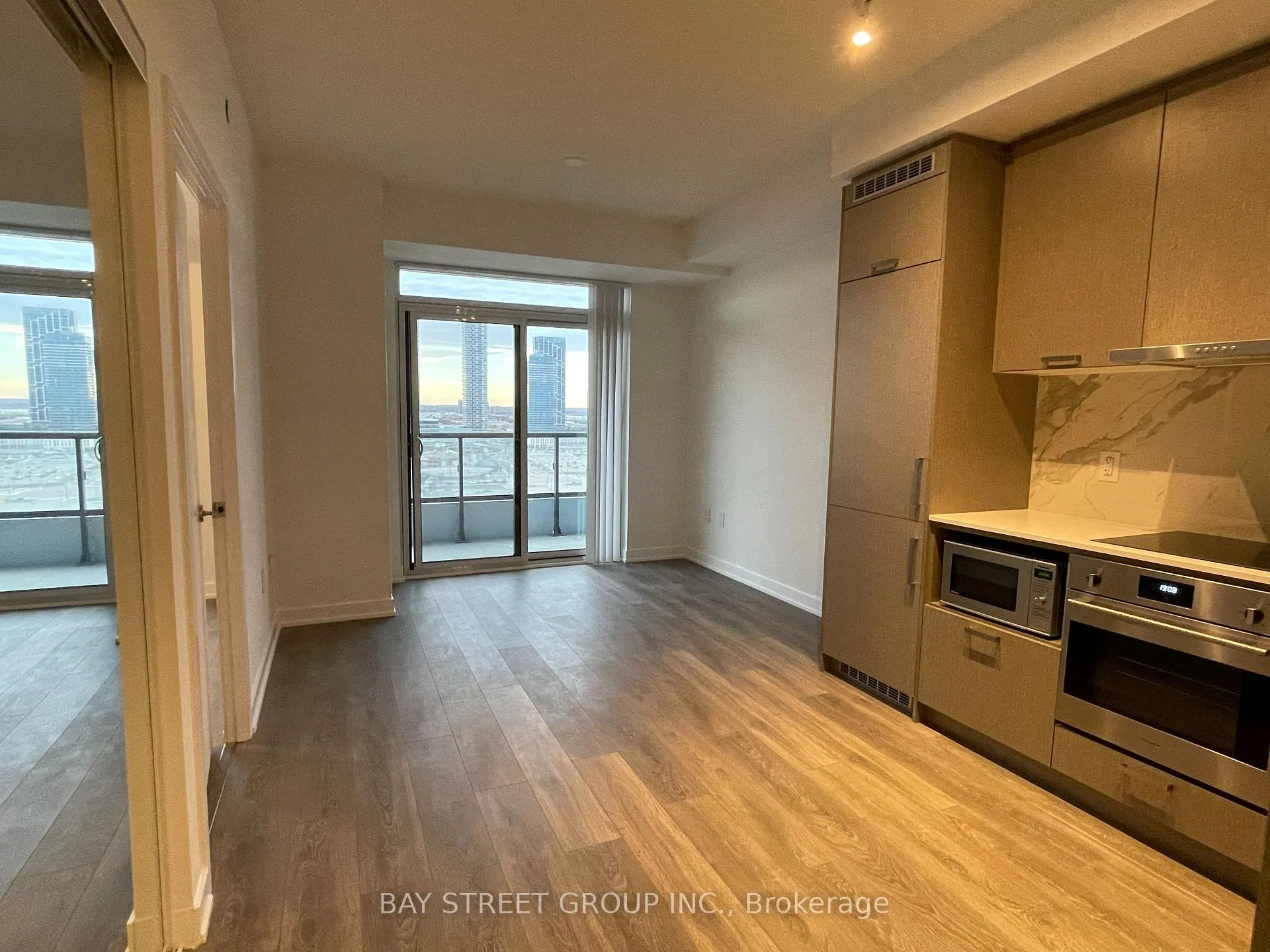 Photo 10 of Unit 2015, 38 Honeycrisp Crescent, Vaughan, Vaughan Corporate Centre — HOMEH