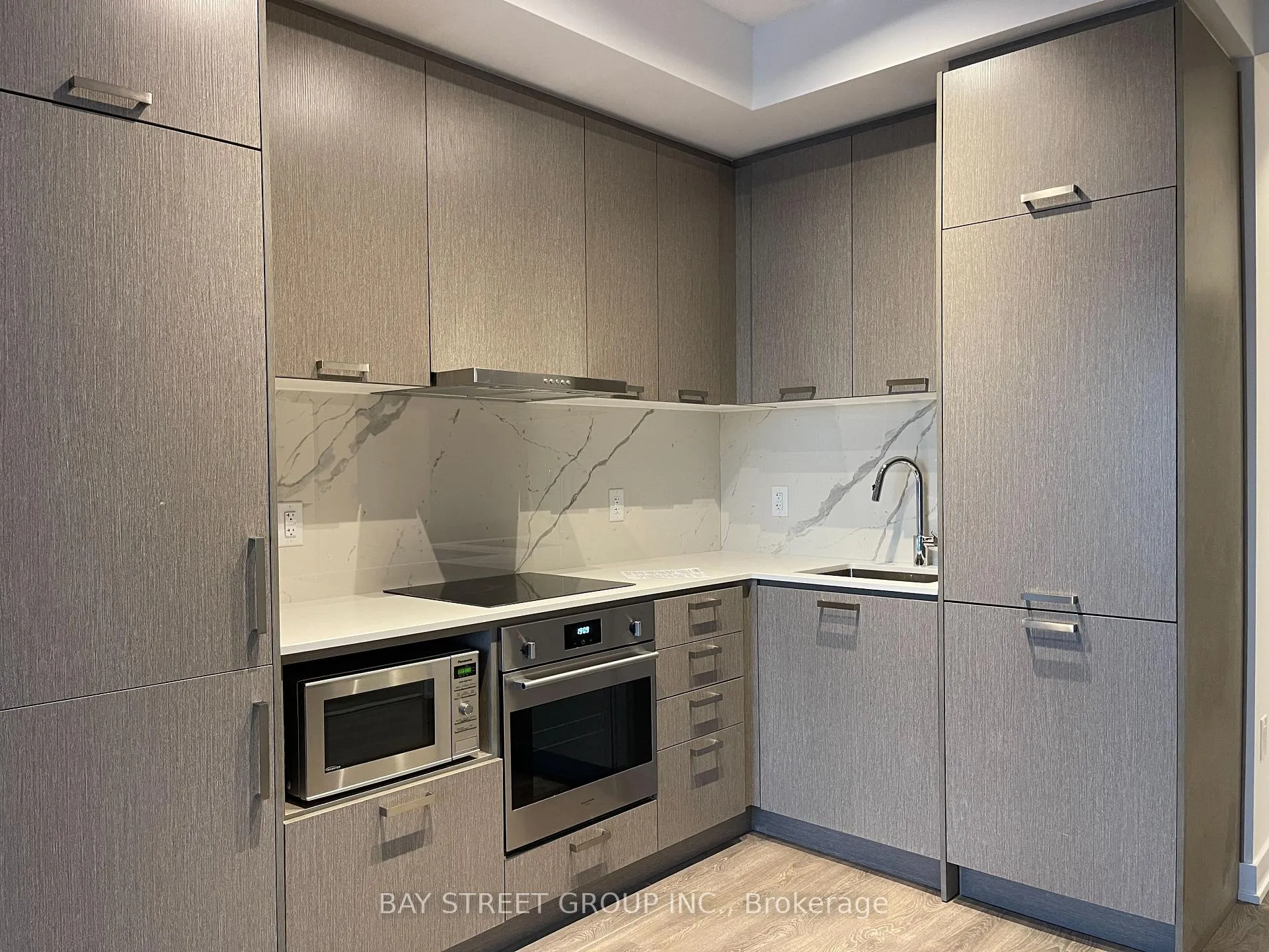 Photo 11 of Unit 2015, 38 Honeycrisp Crescent, Vaughan, Vaughan Corporate Centre — HOMEH