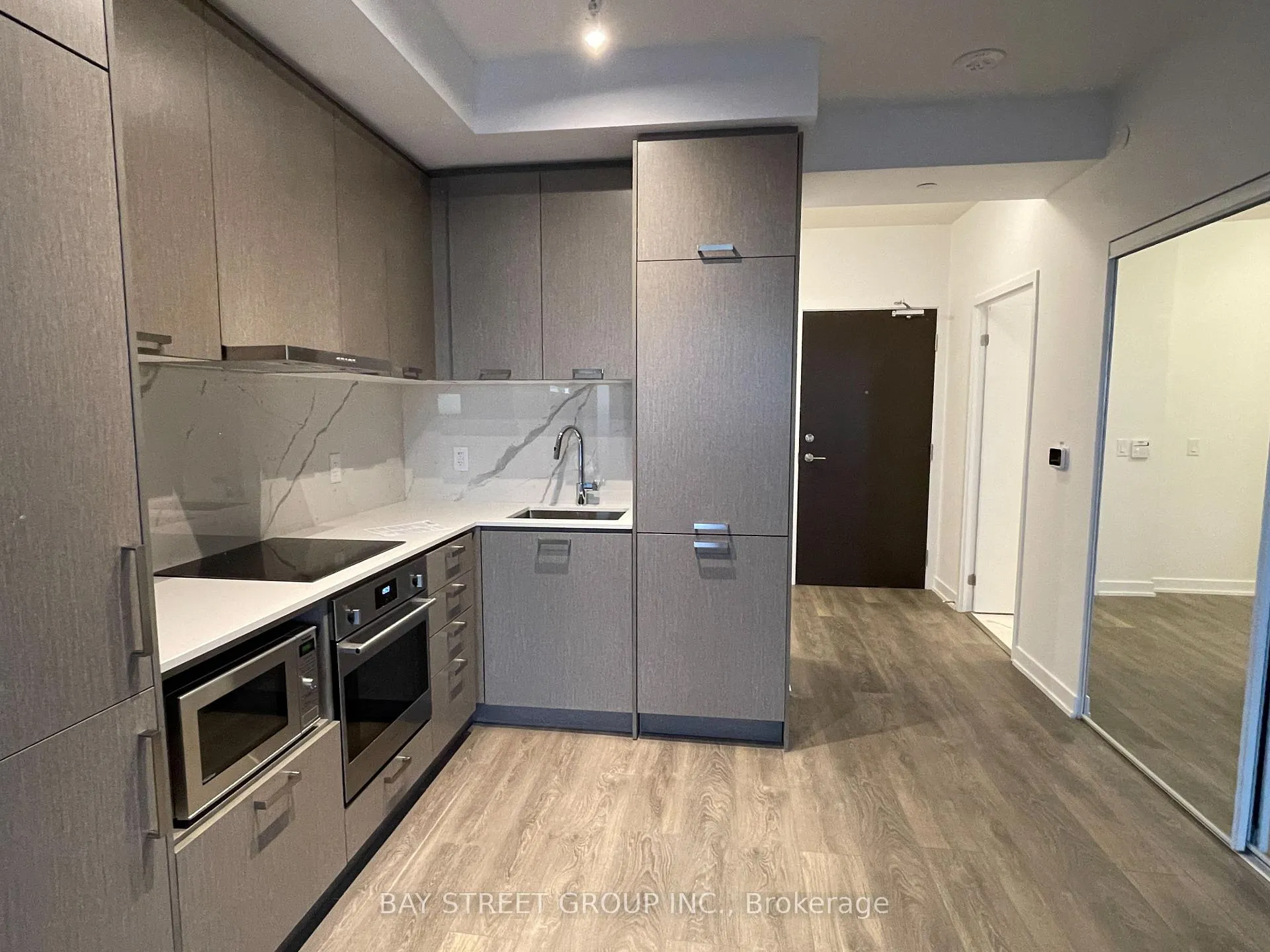 Photo 12 of Unit 2015, 38 Honeycrisp Crescent, Vaughan, Vaughan Corporate Centre — HOMEH