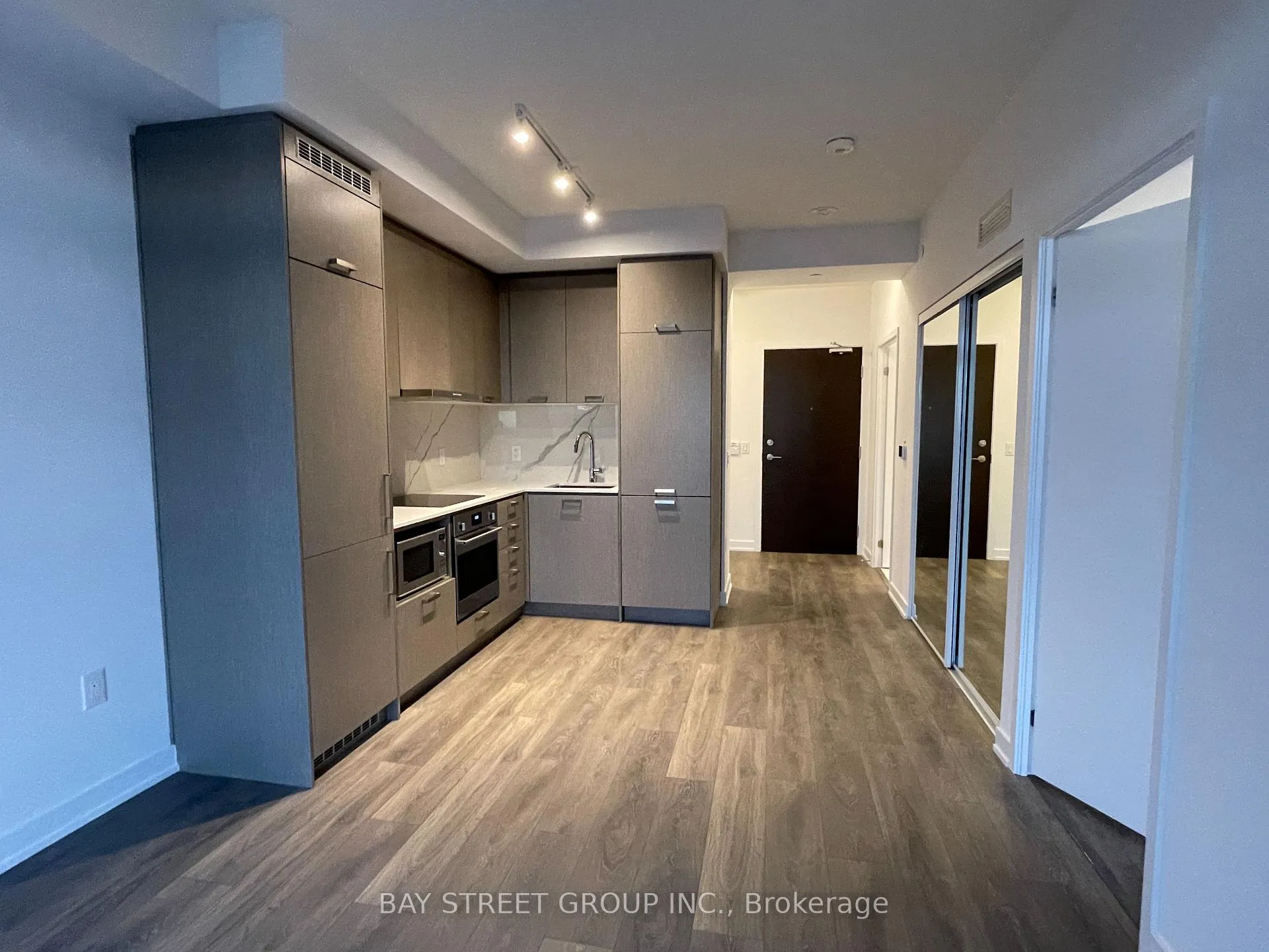 Photo 15 of Unit 2015, 38 Honeycrisp Crescent, Vaughan, Vaughan Corporate Centre — HOMEH