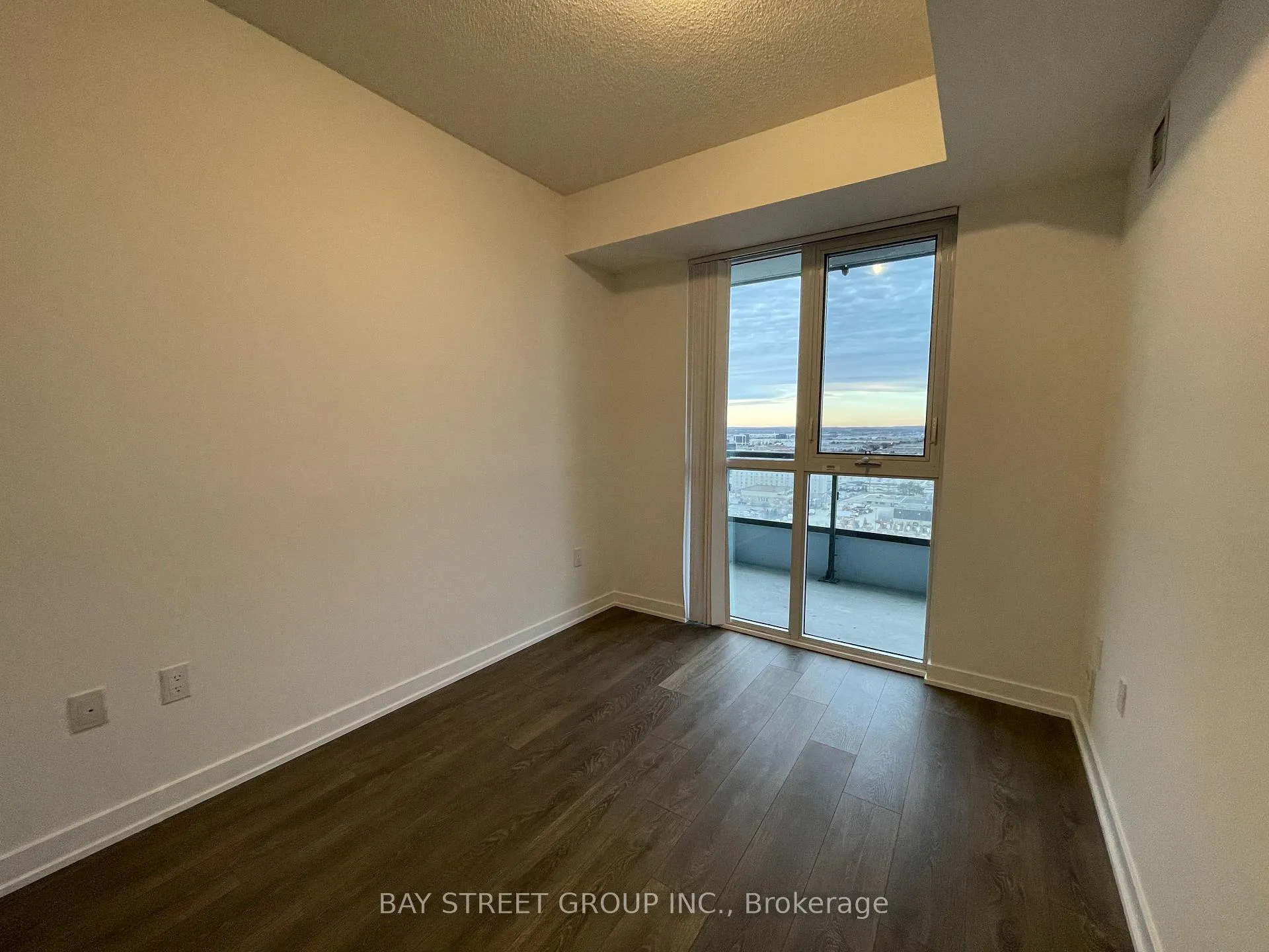 Photo 16 of Unit 2015, 38 Honeycrisp Crescent, Vaughan, Vaughan Corporate Centre — HOMEH
