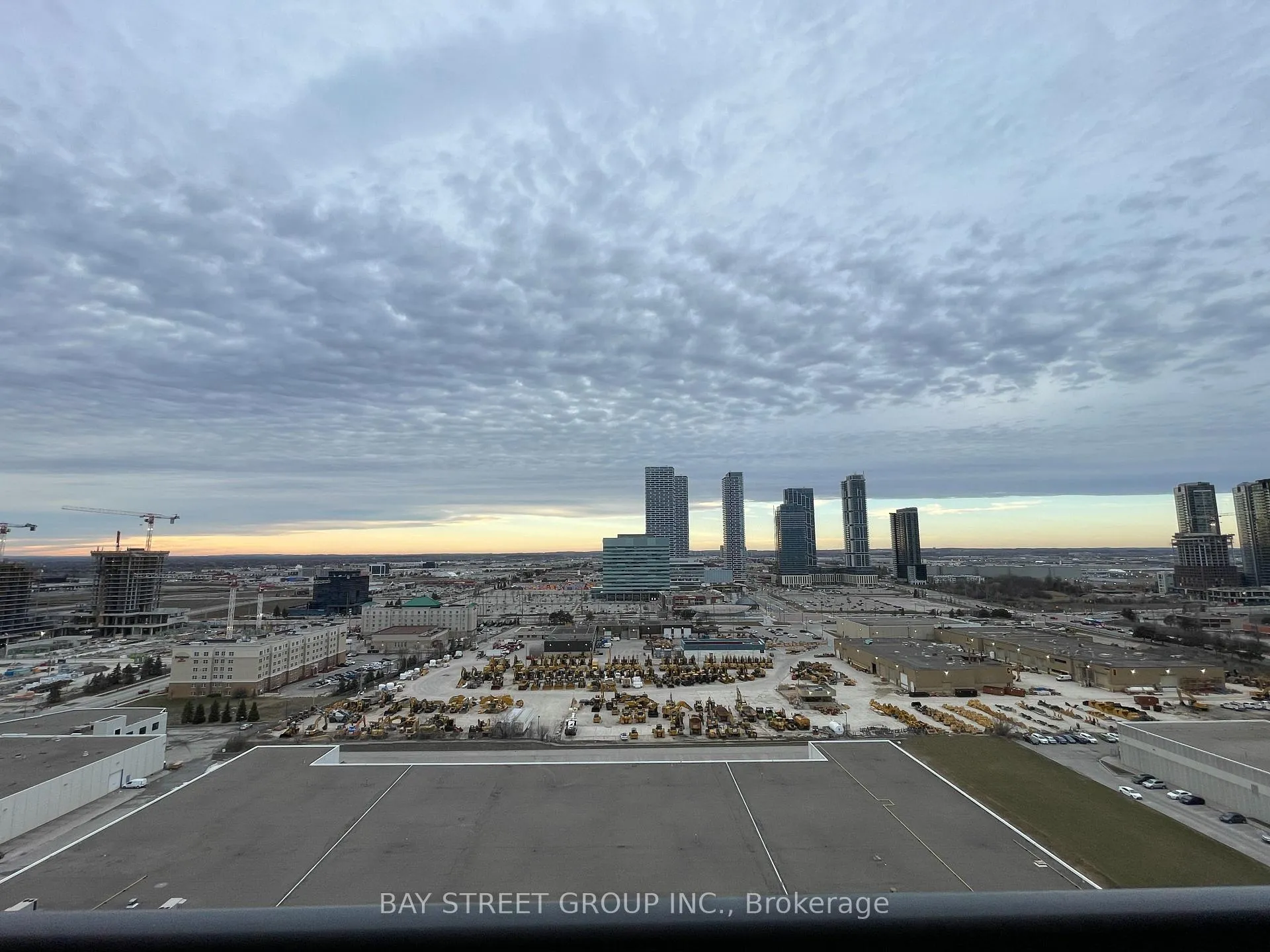 Photo 18 of Unit 2015, 38 Honeycrisp Crescent, Vaughan, Vaughan Corporate Centre — HOMEH