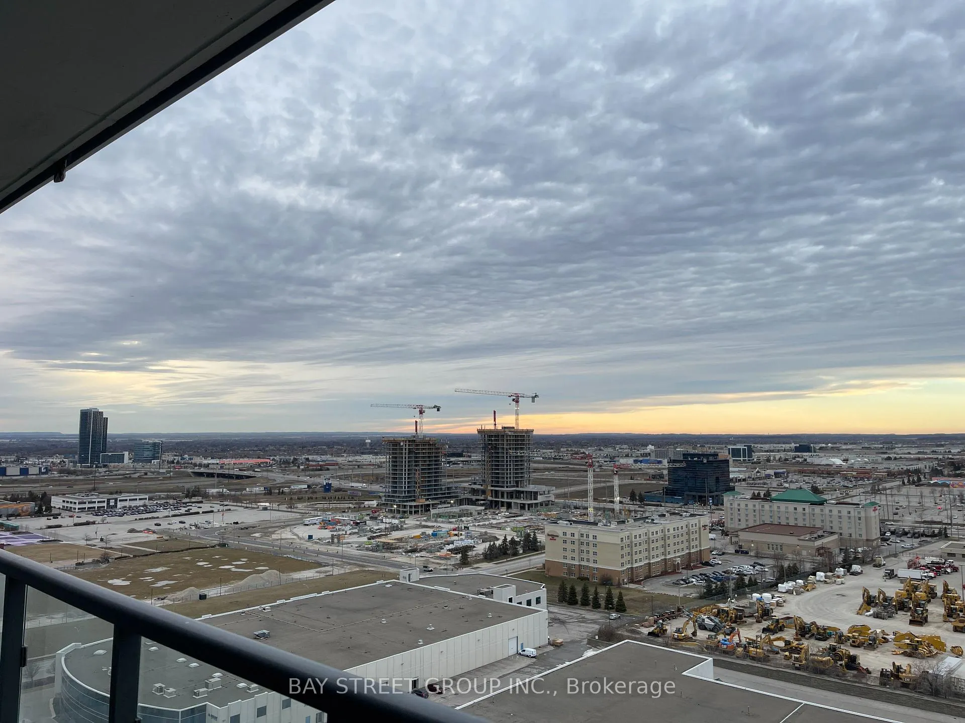 Photo 19 of Unit 2015, 38 Honeycrisp Crescent, Vaughan, Vaughan Corporate Centre — HOMEH