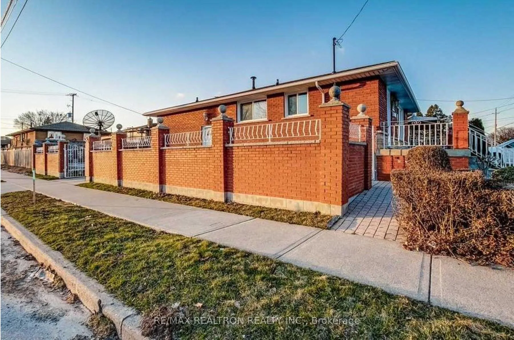 Photo 2 of Unit Basement, 1068 Garth Street, Hamilton, Gilbert — HOMEH
