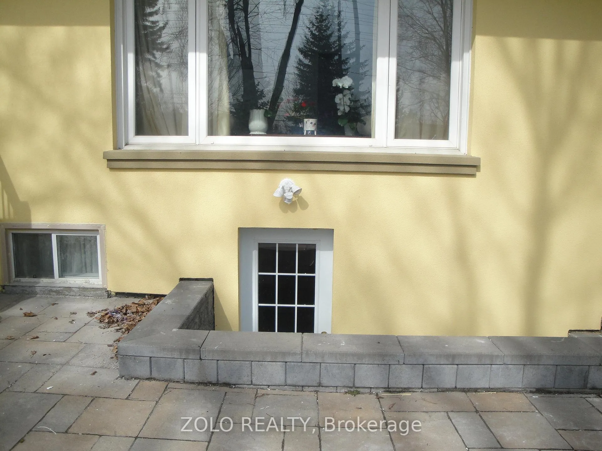 Photo 3 of Unit #B2, 388 Centre Street N, Vaughan, Uplands — HOMEH