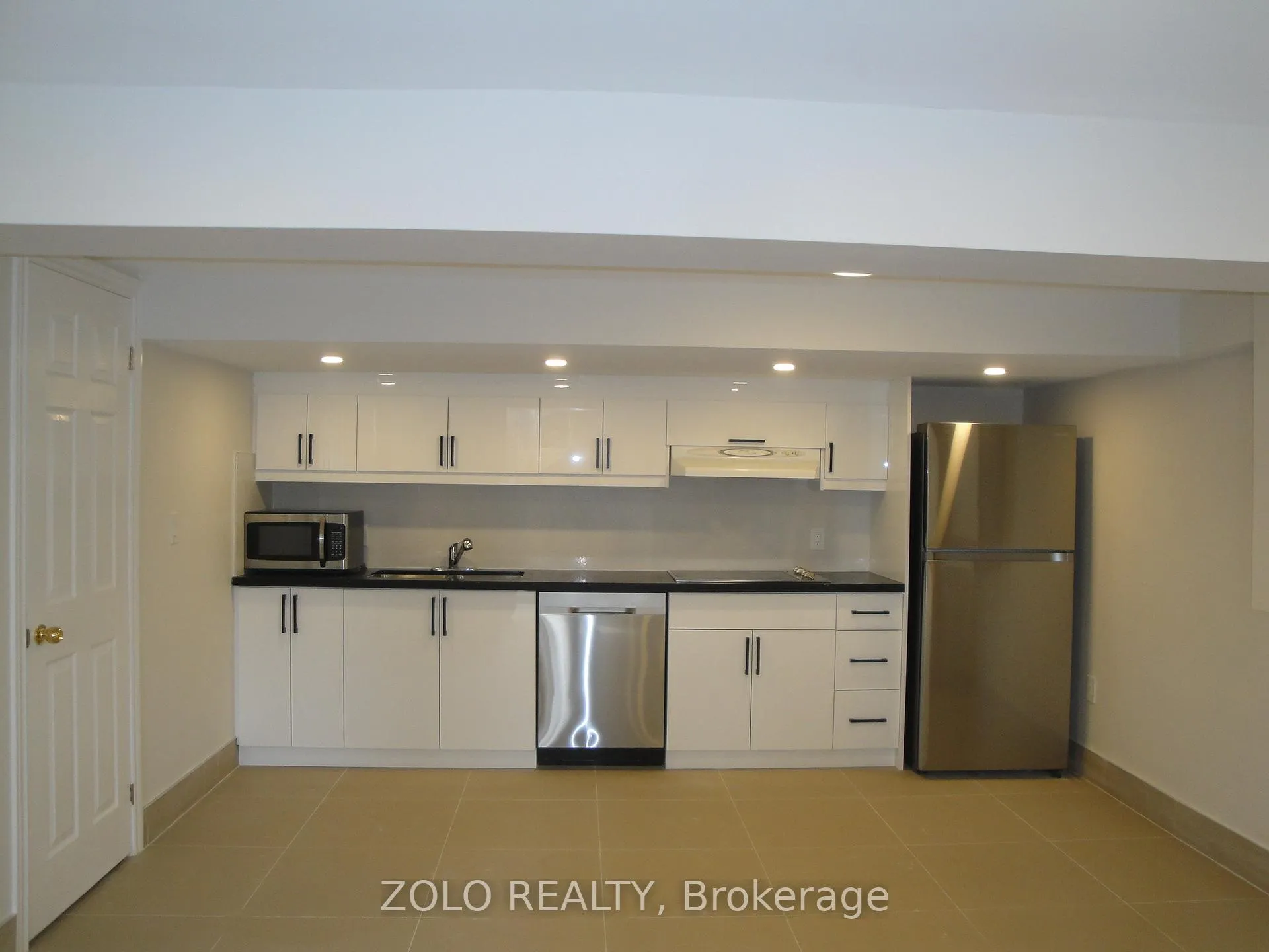 Photo 6 of Unit #B2, 388 Centre Street N, Vaughan, Uplands — HOMEH