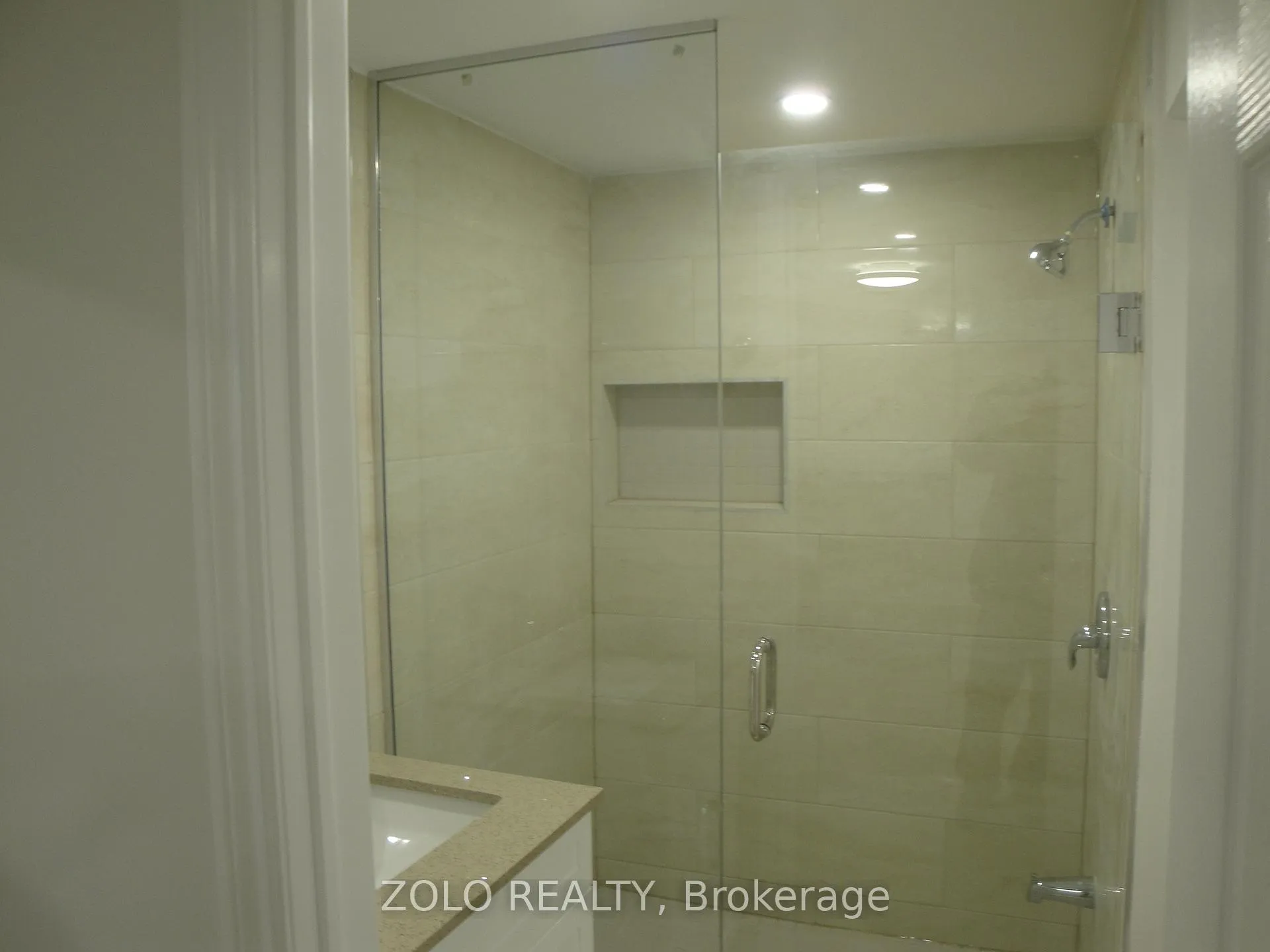 Photo 8 of Unit #B2, 388 Centre Street N, Vaughan, Uplands — HOMEH