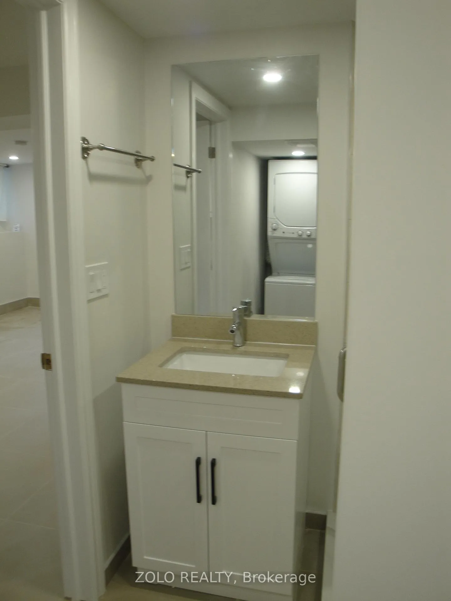 Photo 10 of Unit #B2, 388 Centre Street N, Vaughan, Uplands — HOMEH