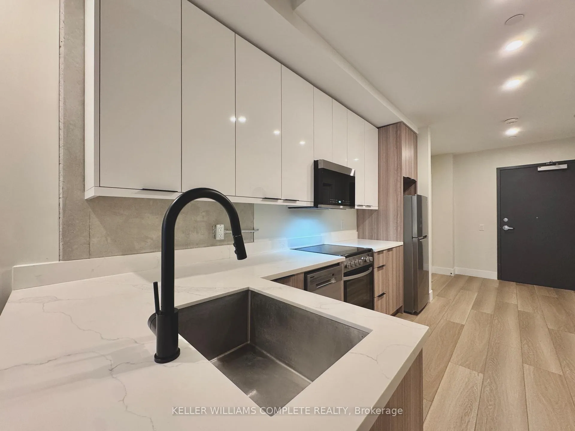Photo 6 of Unit 401, 169 James Street S, Hamilton, Corktown — HOMEH