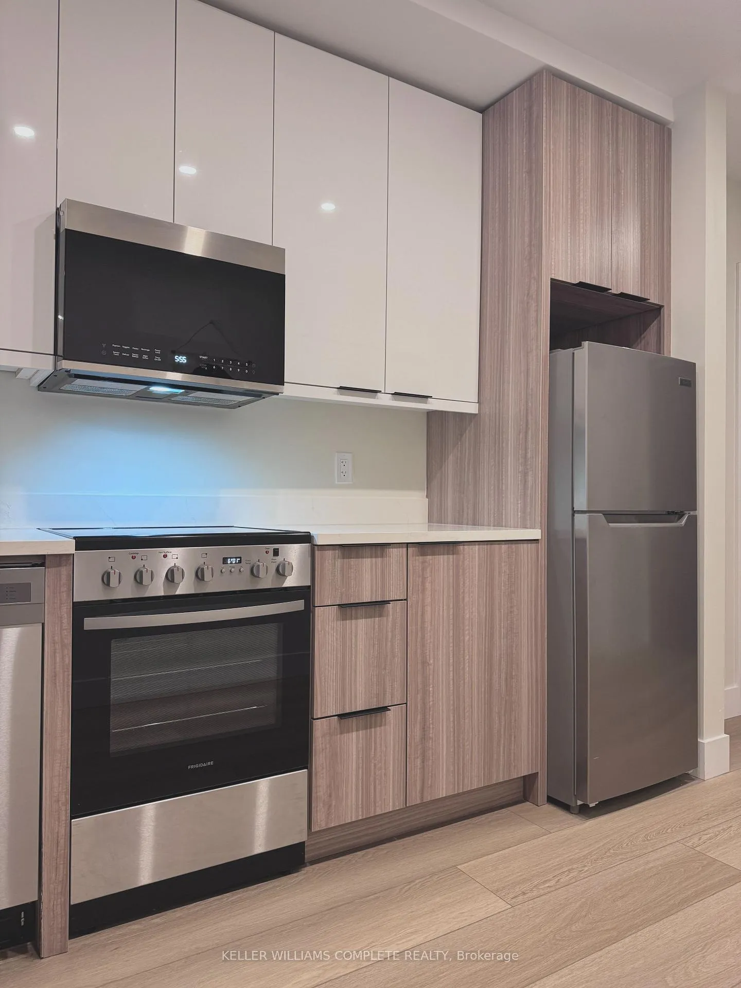 Photo 7 of Unit 401, 169 James Street S, Hamilton, Corktown — HOMEH