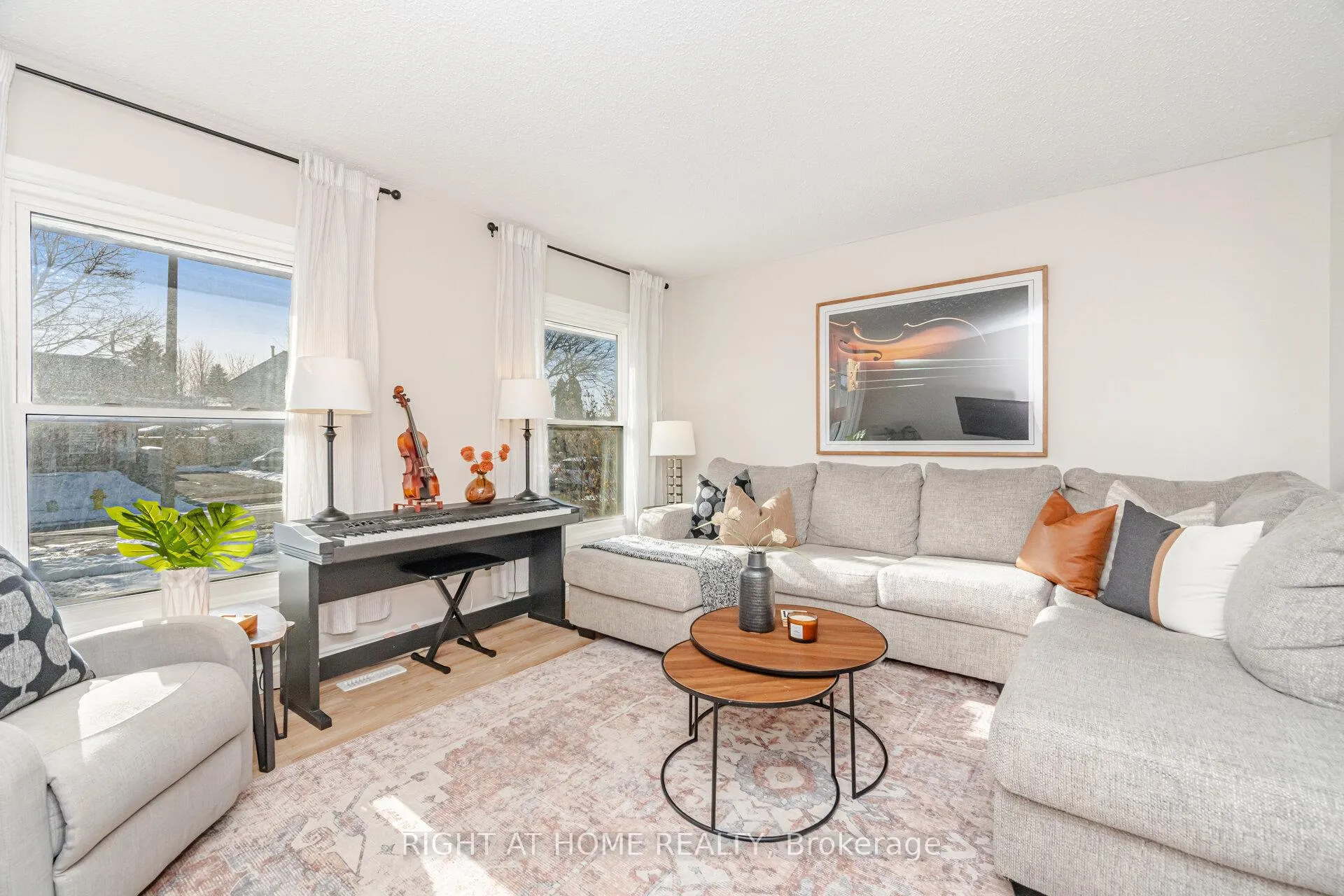 Photo 1 of 17 White Owl Crescent, Brantford — HOMEH