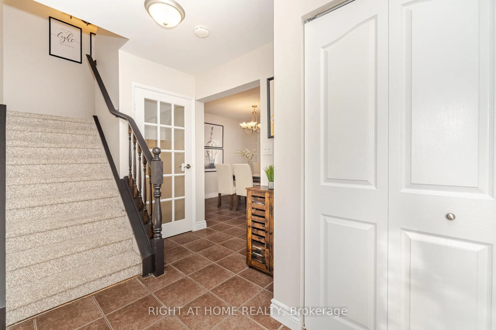 Photo 4 of 17 White Owl Crescent, Brantford — HOMEH