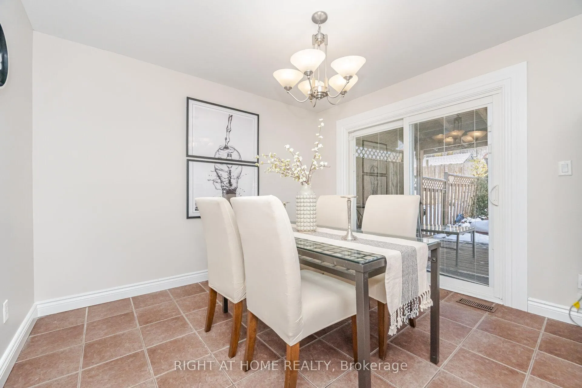 Photo 7 of 17 White Owl Crescent, Brantford — HOMEH