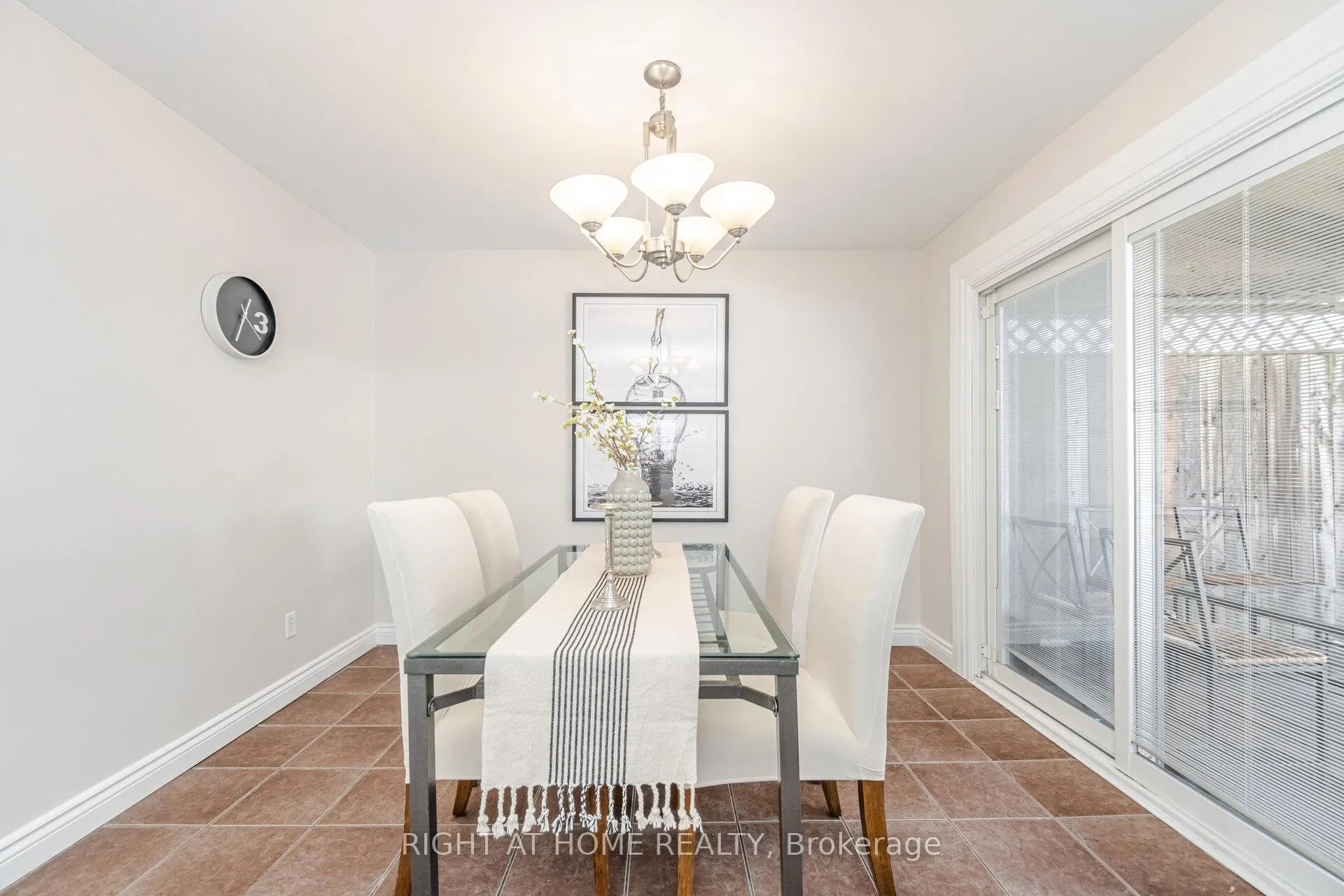 Photo 8 of 17 White Owl Crescent, Brantford — HOMEH