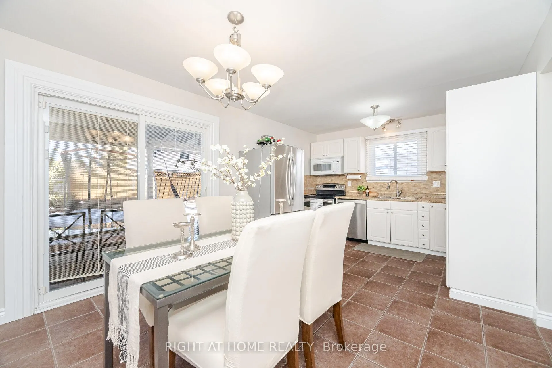 Photo 9 of 17 White Owl Crescent, Brantford — HOMEH