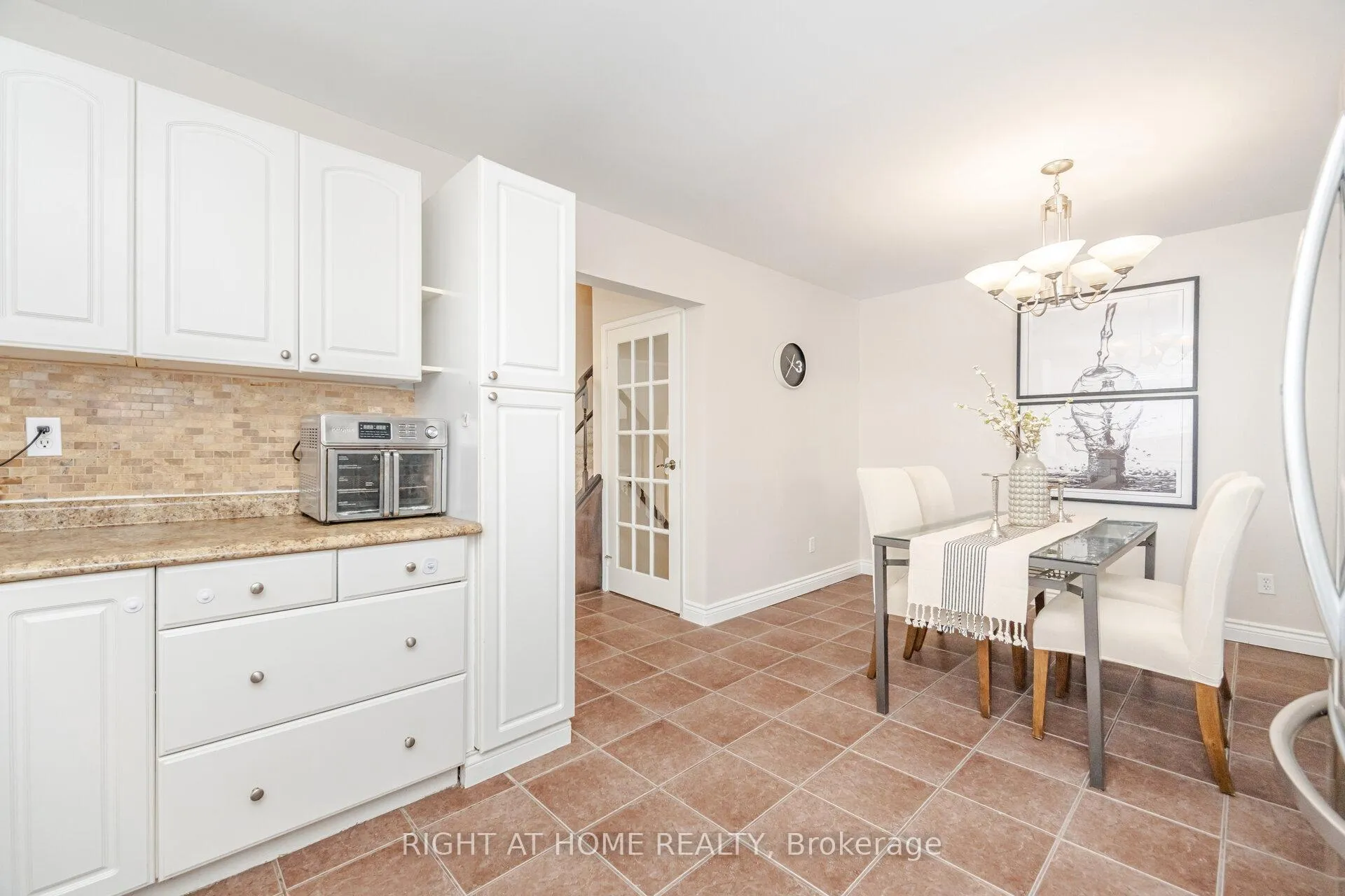 Photo 14 of 17 White Owl Crescent, Brantford — HOMEH