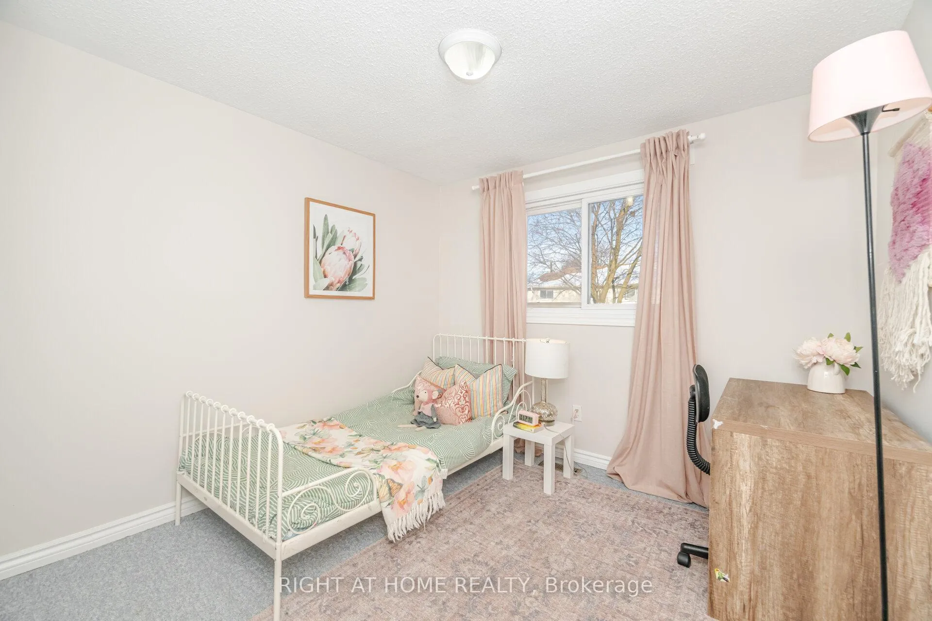 Photo 18 of 17 White Owl Crescent, Brantford — HOMEH
