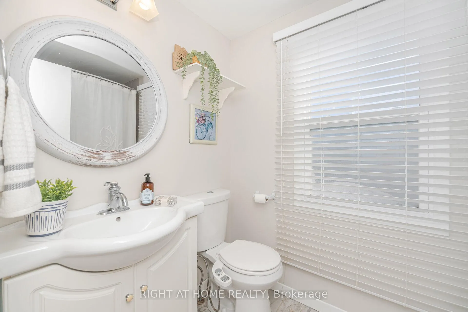 Photo 22 of 17 White Owl Crescent, Brantford — HOMEH