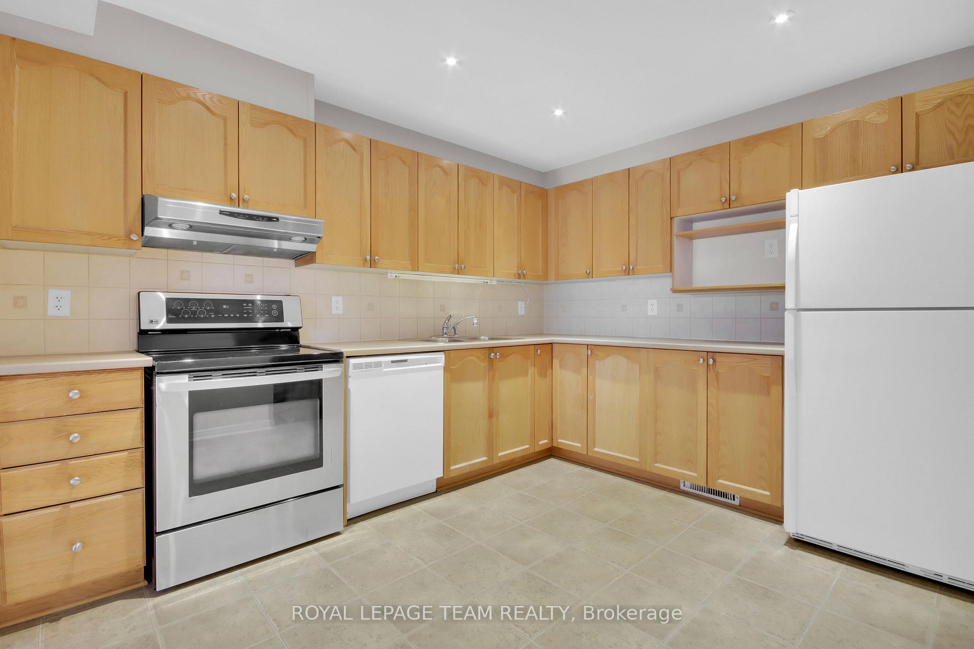 Photo 13 of 70 McBrien Street, Ottawa, Kanata - Morgan's Grant/South March — HOMEH
