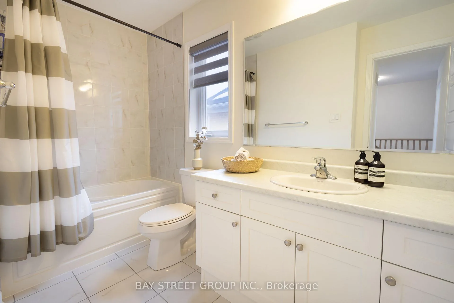 Photo 13 of Unit 11, 230 Avonsyde Boulevard, Hamilton, Waterdown — HOMEH