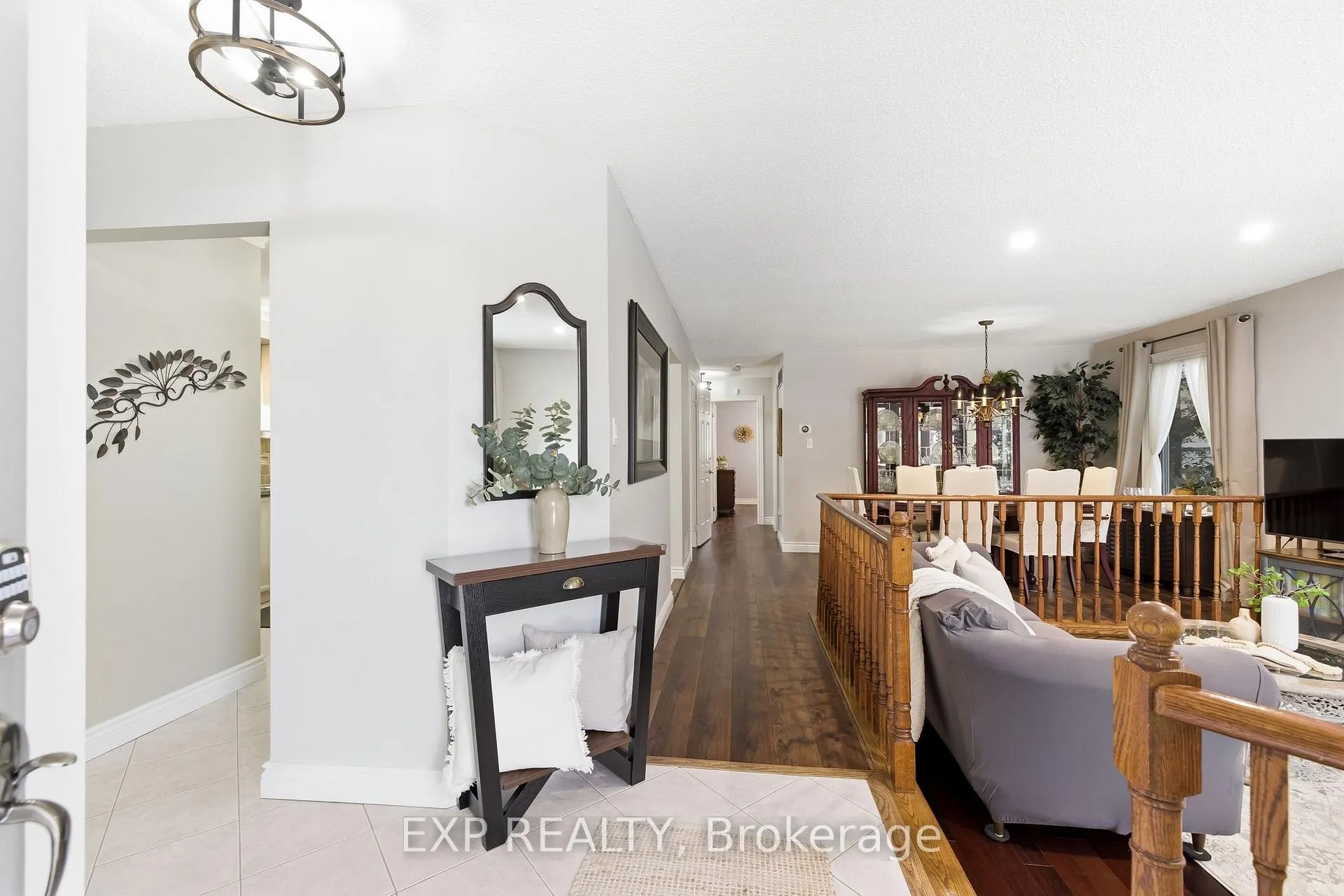 Photo 5 of 32 Bird Crescent, Ajax, Central — HOMEH