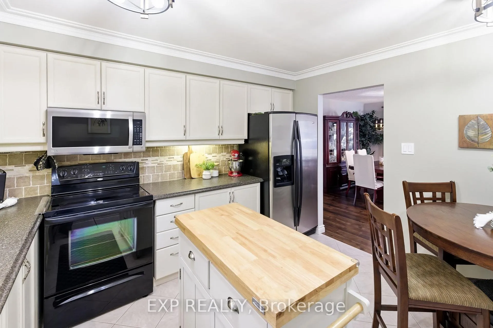 Photo 13 of 32 Bird Crescent, Ajax, Central — HOMEH