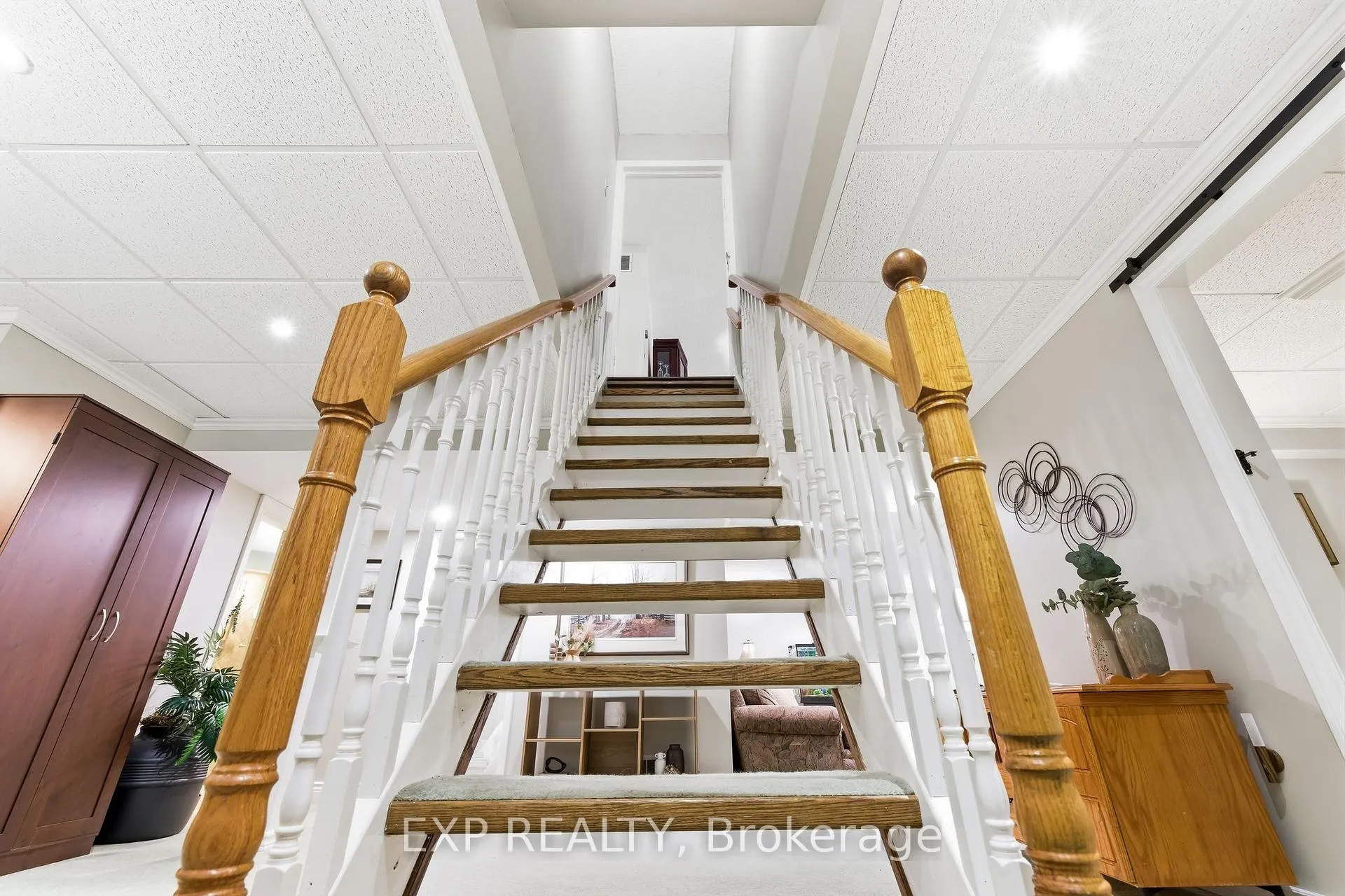 Photo 25 of 32 Bird Crescent, Ajax, Central — HOMEH