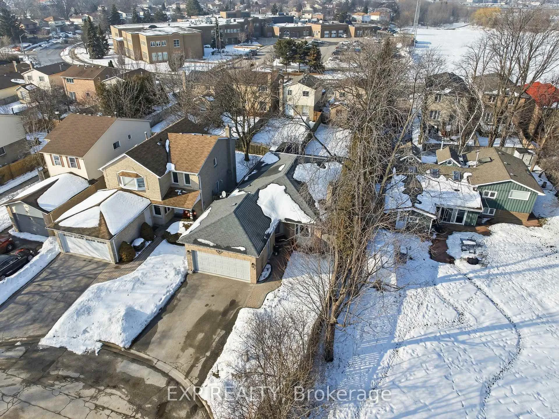 Photo 44 of 32 Bird Crescent, Ajax, Central — HOMEH
