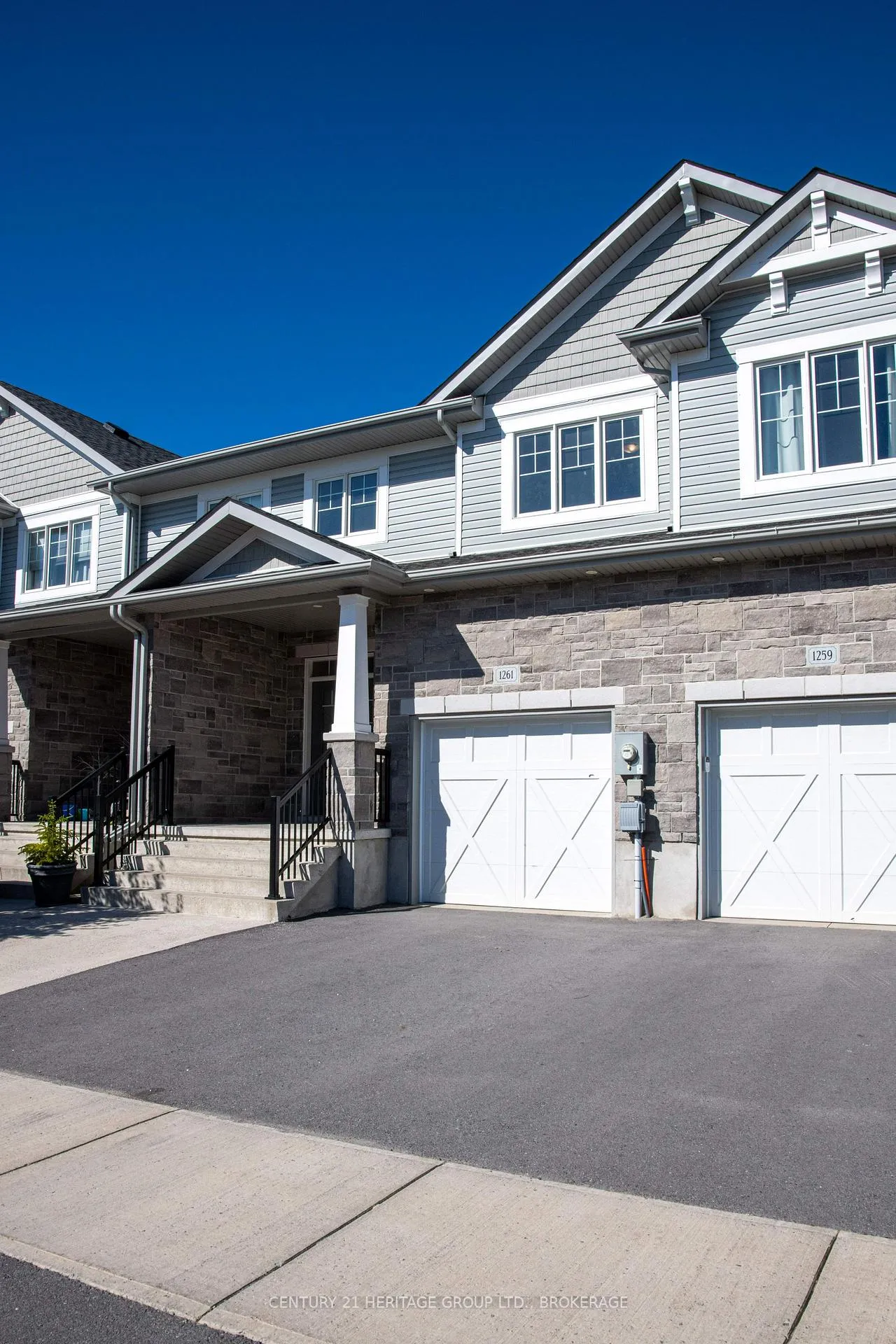 Photo 2 of 1261 Max Crescent, Kingston, City Northwest — HOMEH