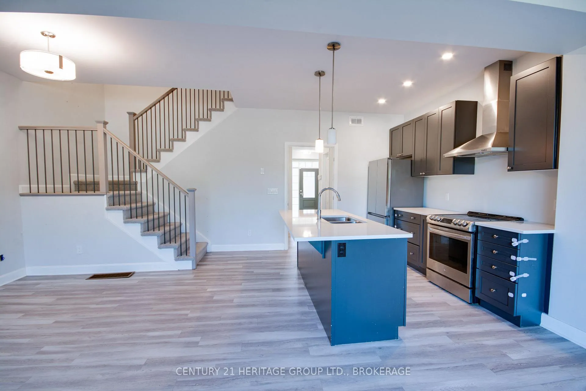Photo 5 of 1261 Max Crescent, Kingston, City Northwest — HOMEH