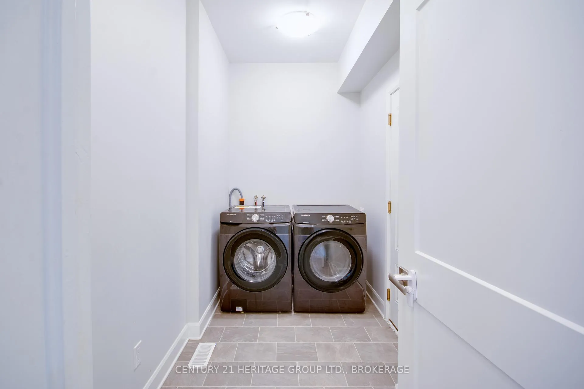 Photo 13 of 1261 Max Crescent, Kingston, City Northwest — HOMEH