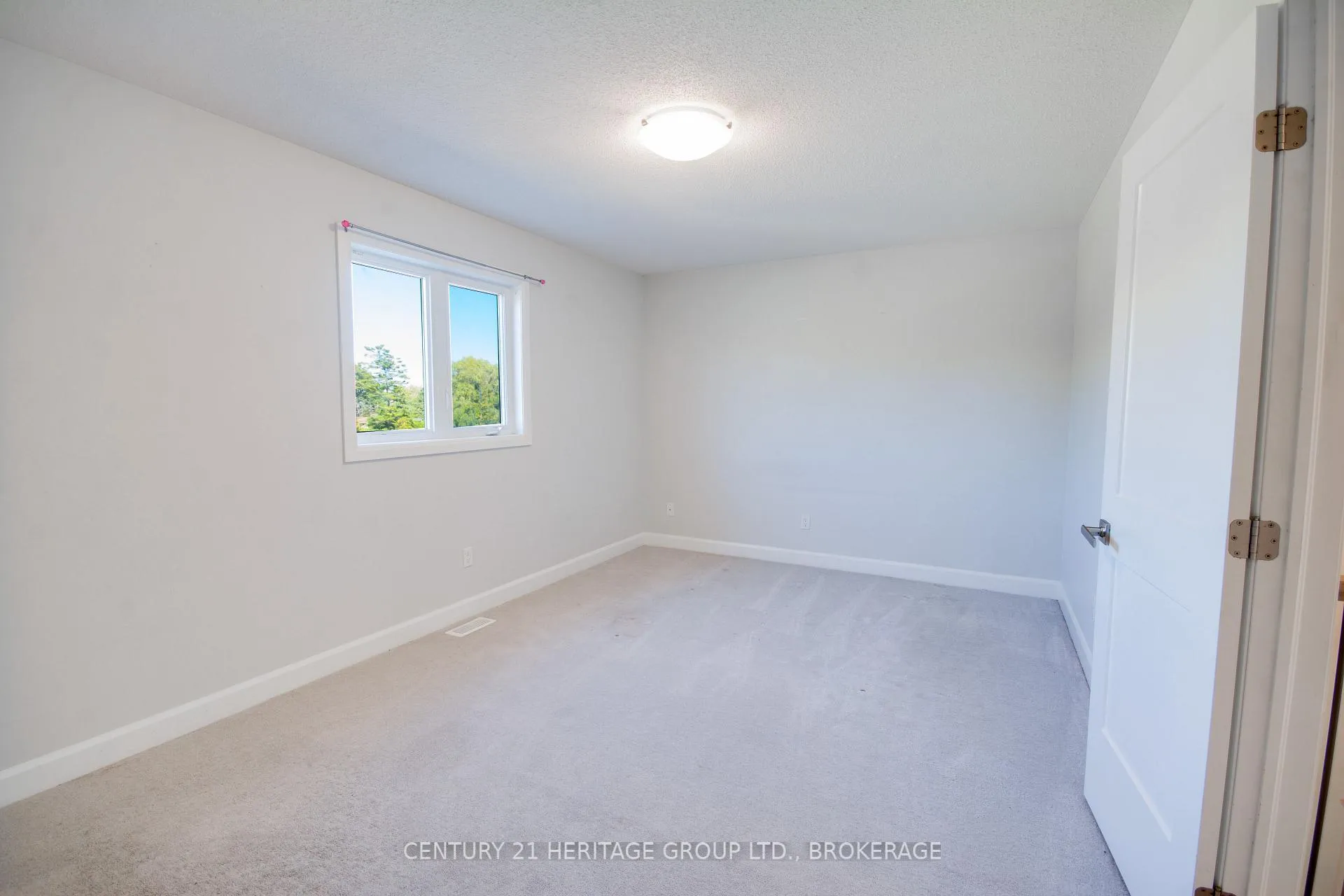 Photo 16 of 1261 Max Crescent, Kingston, City Northwest — HOMEH