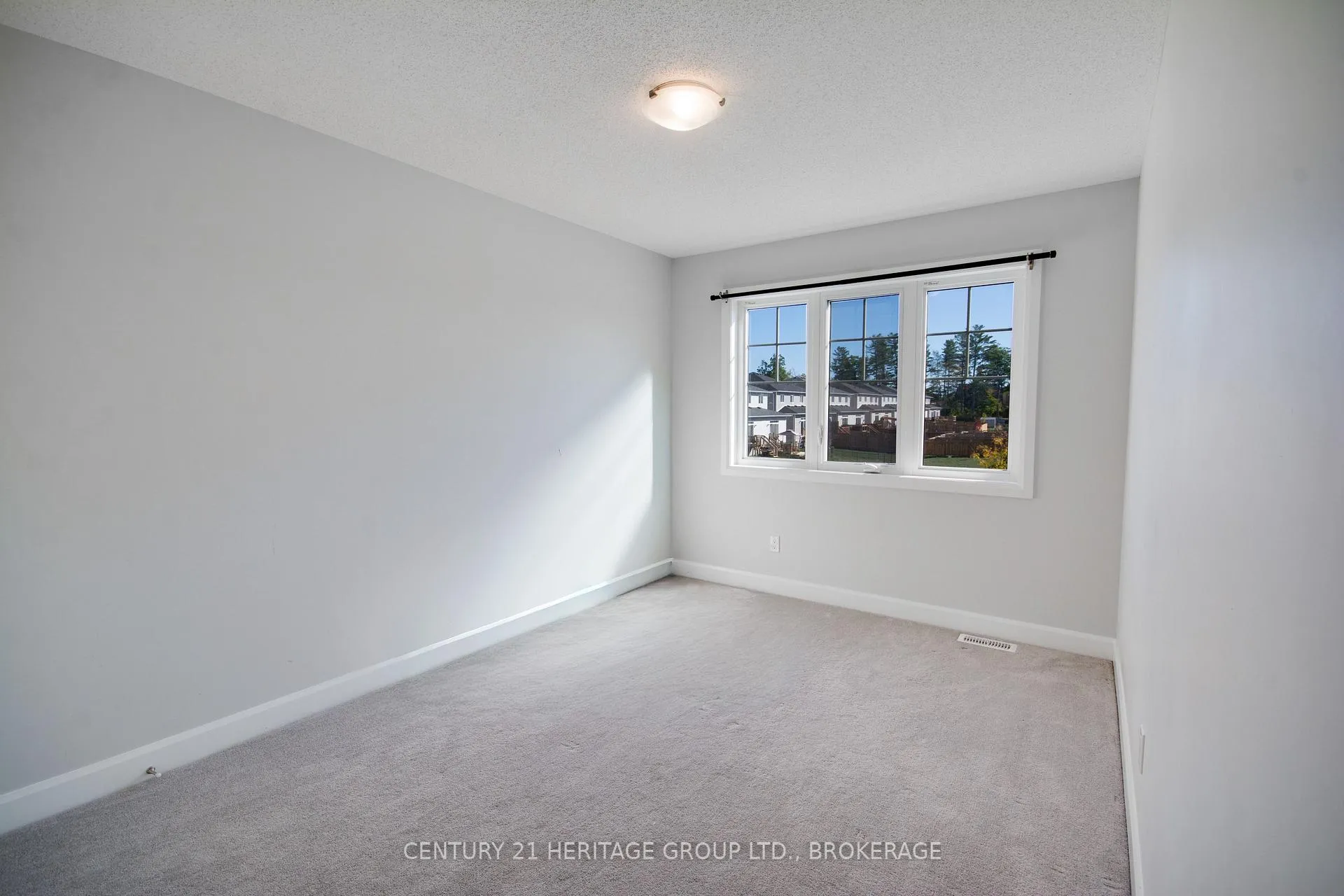 Photo 23 of 1261 Max Crescent, Kingston, City Northwest — HOMEH